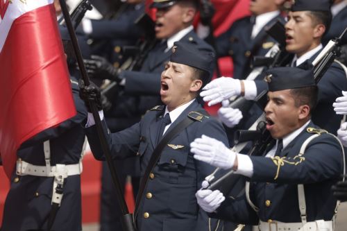 La FAP desfiló con gallardía y emocionó al público con su sobrevuelo en la Parada Militar. Foto: ANDINA/Vidal Tarqui