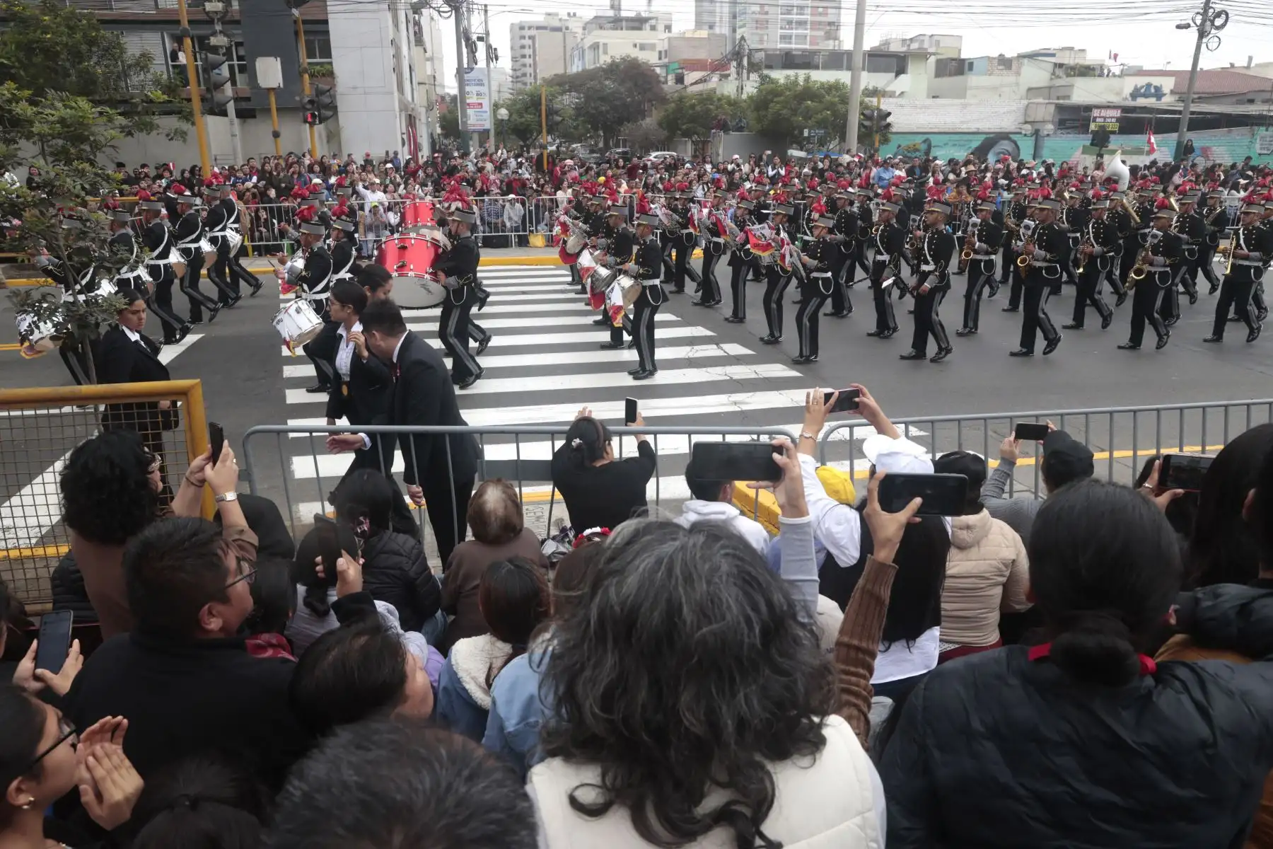 Delegaciones participan en la Gran Parada y Desfile Cívico Militar 2025 como parte de los actos conmemorativos por el 204° aniversario de la Independencia del Perú.
Foto: ANDINA/Vidal Tarqui