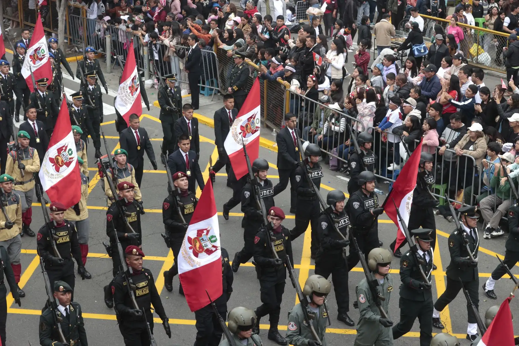 Delegaciones participan en la Gran Parada y Desfile Cívico Militar 2025 como parte de los actos conmemorativos por el 204° aniversario de la Independencia del Perú.
Foto: ANDINA/Vidal Tarqui