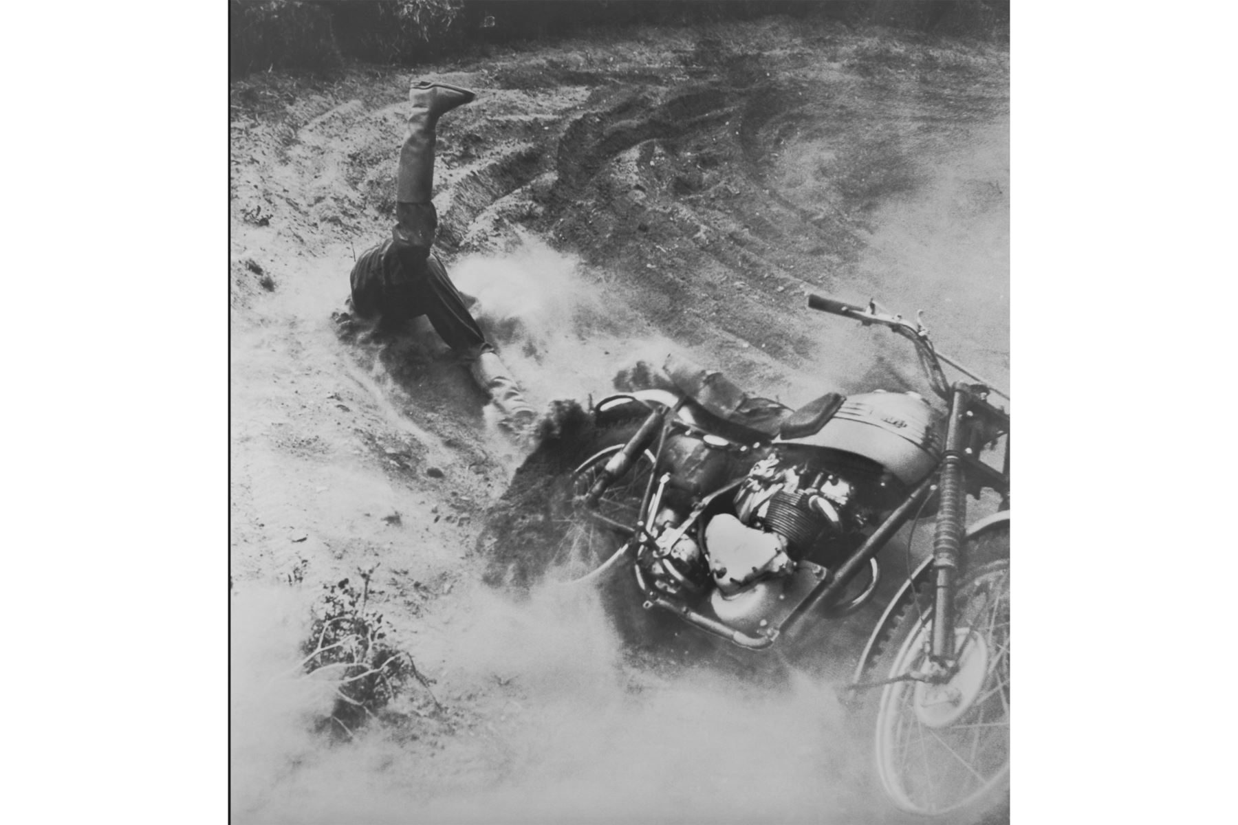 28 de agosto de 1955
Un competidor se cae de su motocicleta durante el Campeonato Mundial de Motocross en el circuito de Volk Mølle. Foto: INTERNET/Word press photo