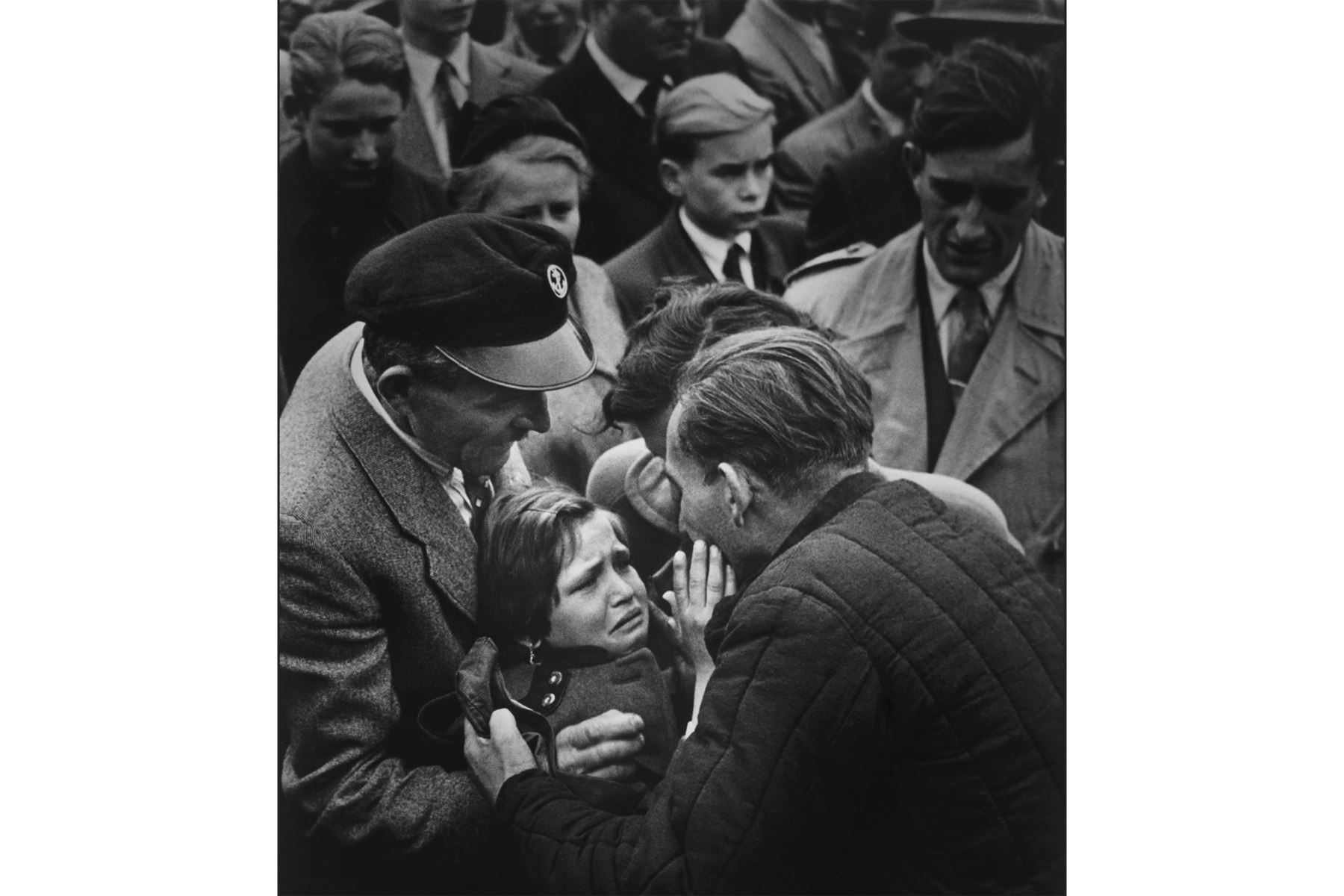 1 de enero de 1956

«Spätheimkehrer»: Un prisionero de guerra alemán se reencuentra con su hija. La niña no había visto a su padre desde que tenía un año. Este hombre fue uno de los últimos prisioneros de guerra liberados por la Unión Soviética desde el final de la Segunda Guerra Mundial. Foto: INTERNET/Word press photo