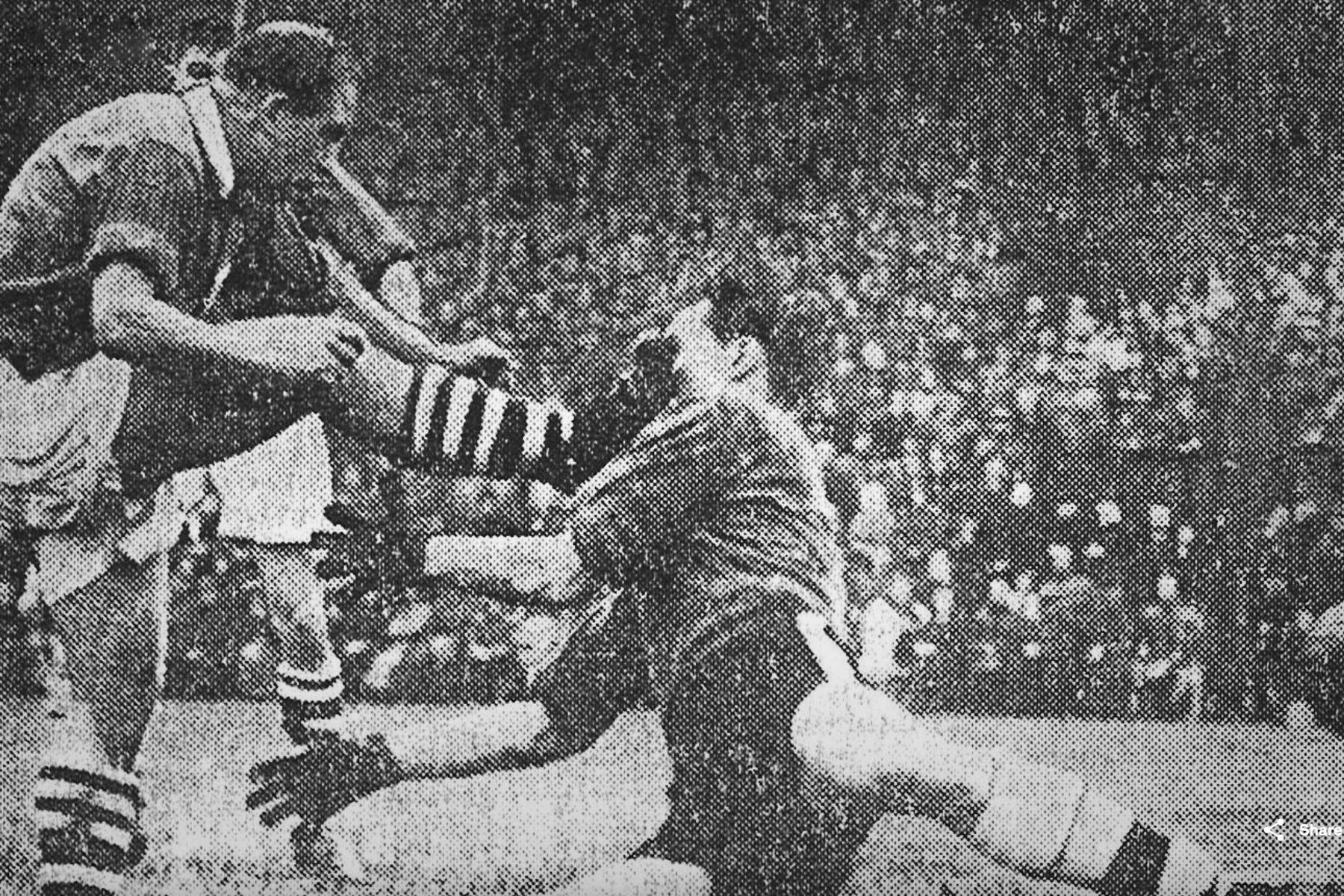 1 de enero de 1957
Una patada en la cara durante un partido de fútbol. Foto: INTERNET/Word press photo
