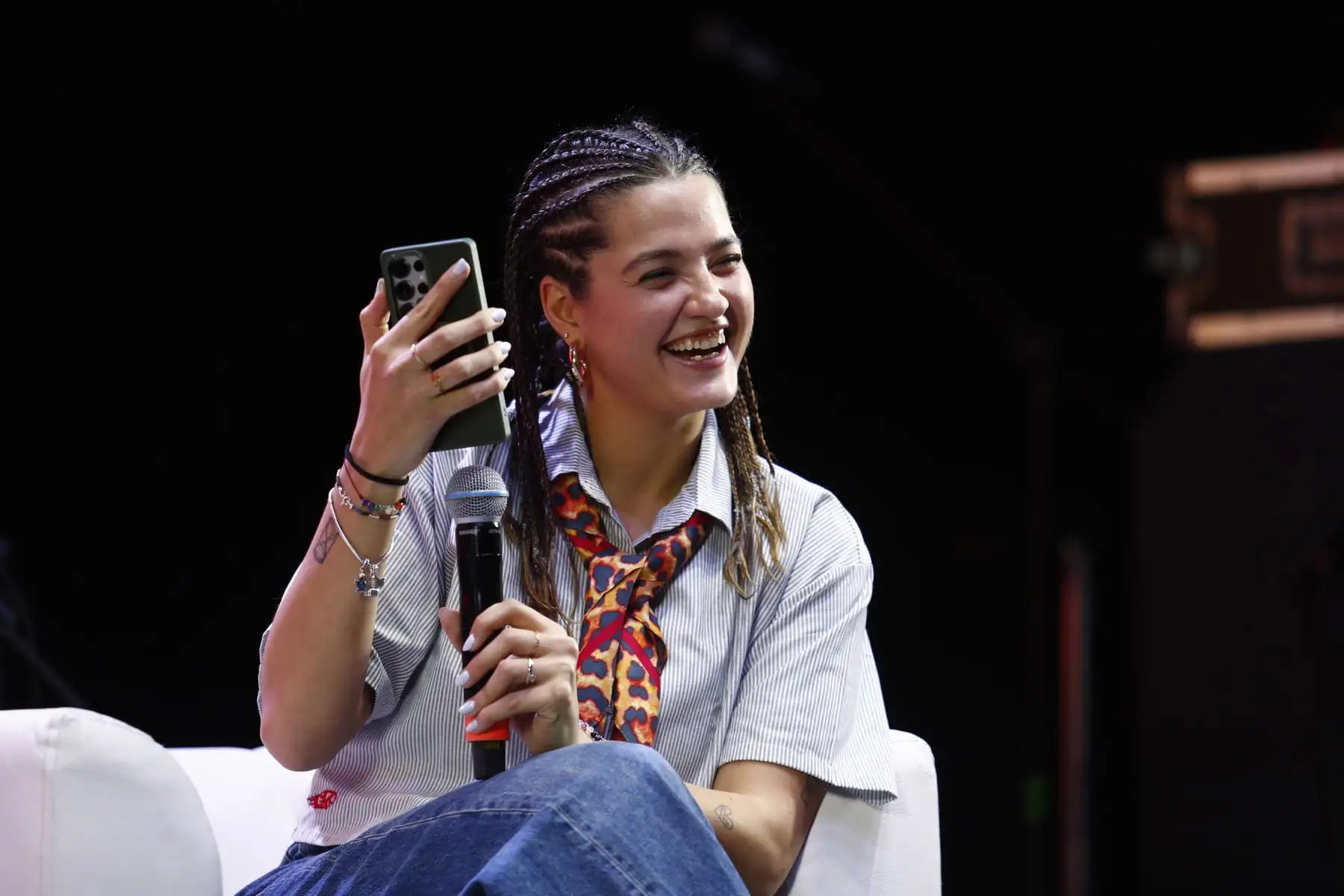 La joven influencer peruana de gastronomía, María José Vigil, presentó su primer libro "Majo con Sabor" en la Feria Internacional del Libro FIL Lima 2025. Se trata de un libro de recetas prácticas de cocina y fáciles de preparar. Foto: ANDINA/Daniel Bracamonte