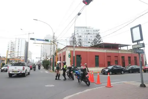 Municipalidad de Magdalena cierra entrada a la Costa Verde en prevención por la alerta de tsunami tras el terremoto de 8.7 grados ocurrido ayer en Kamchatka Rusia. Foto: ANDINA/Melina Mejía