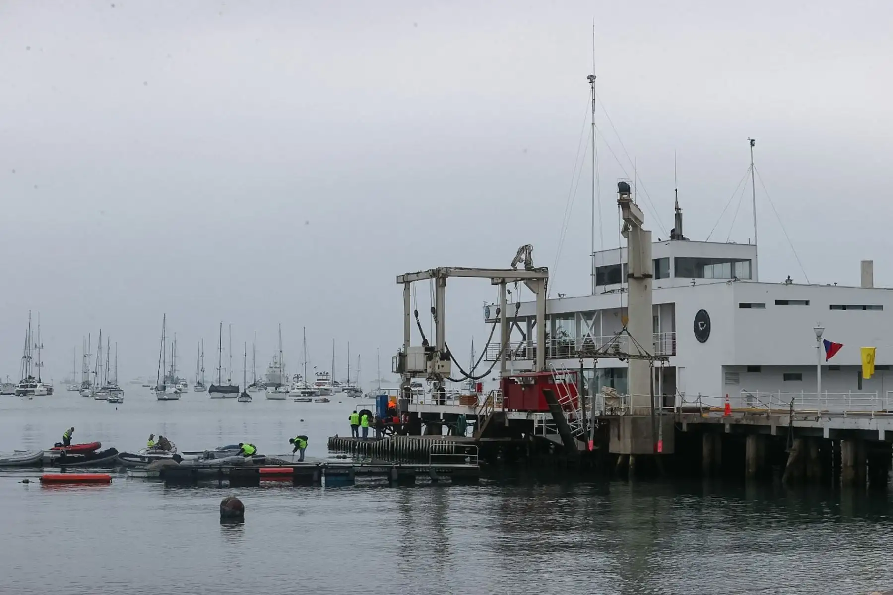 Como medida preventiva, la Marina recomendó a las autoridades locales iniciar evacuaciones con tres horas de anticipación y pidió a la población costera seguir los planes de evacuación establecidos por sus municipios.

Foto: ANDINA/Juan Carlos Guzmán Negrini