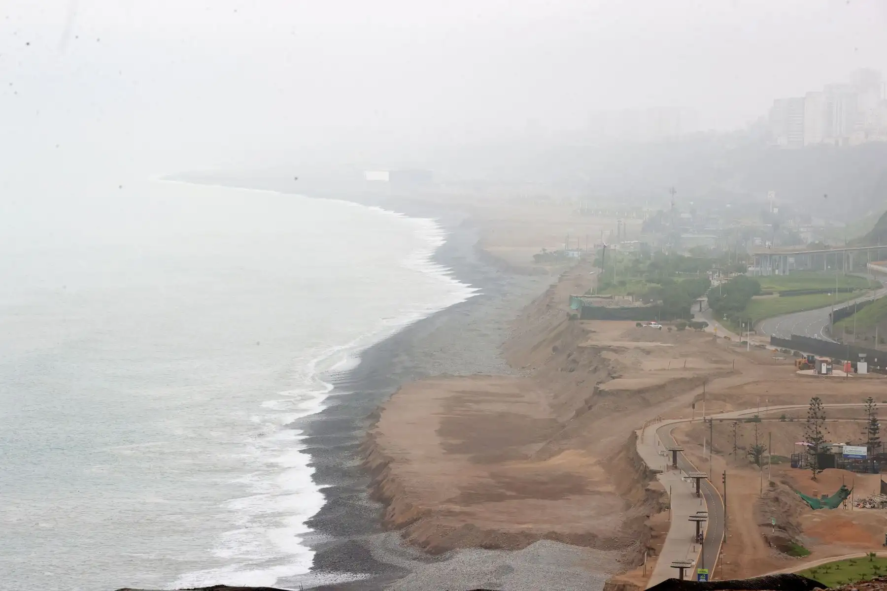 Alerta de tsunami en la costa peruana tras el terremoto de 8.7 grados ocurrido ayer en Kamchatka Rusia. Vista del litoral Limeño, vista desde el distrito de Miraflores. Foto: ANDINA/Melina Mejía