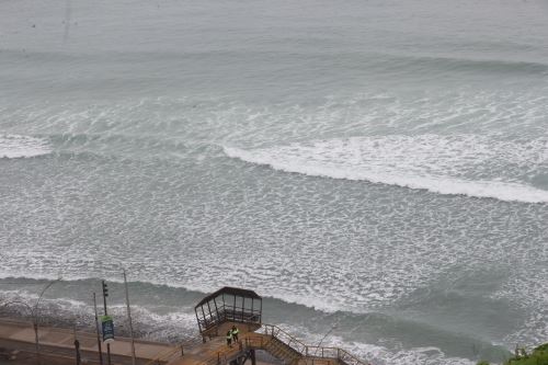 Miraflores cierra acceso a la playa por bajada Balta ante alerta preventiva de tsunami