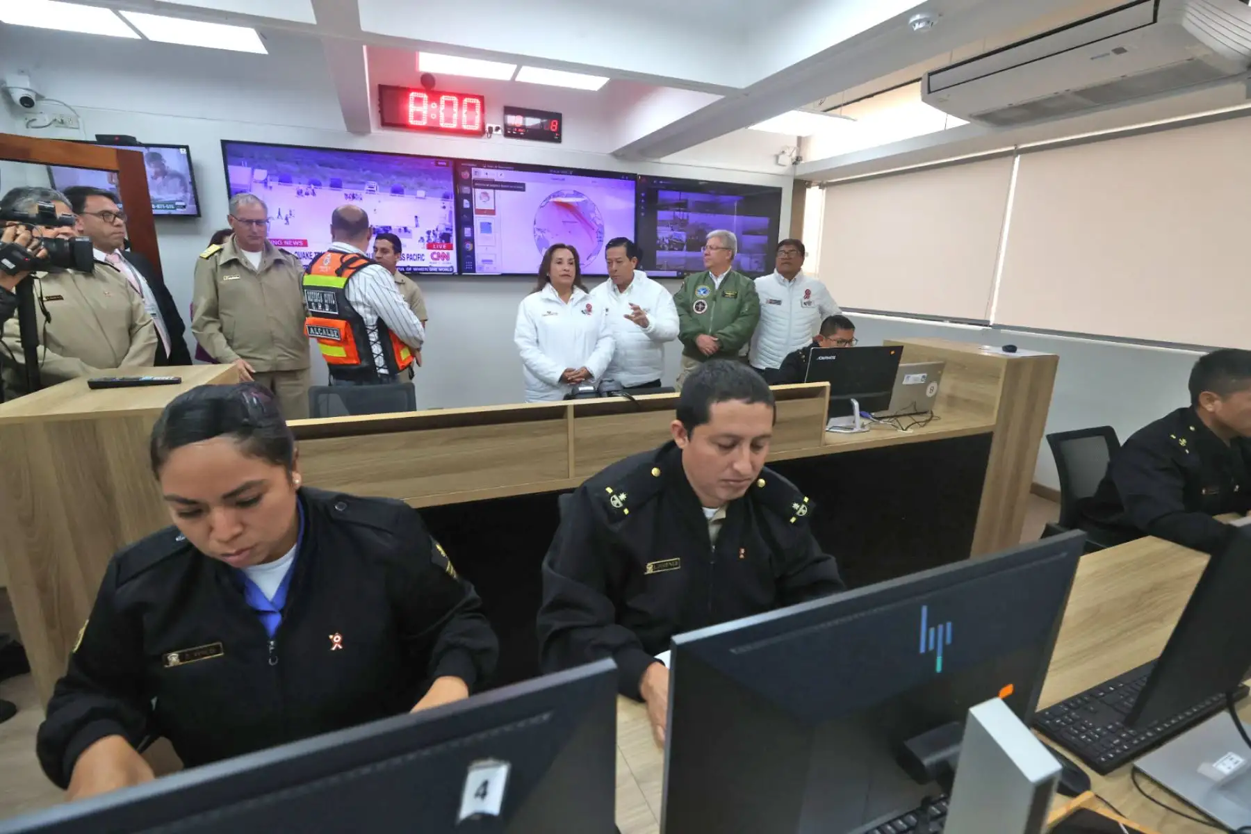 La presidenta Dina Boluarte Zegarra supervisa la atención en el litoral peruano, debido a la alerta de tsunami tras el sismo en Rusia. Foto: ANDINA/ Juan Carlos Guzmán