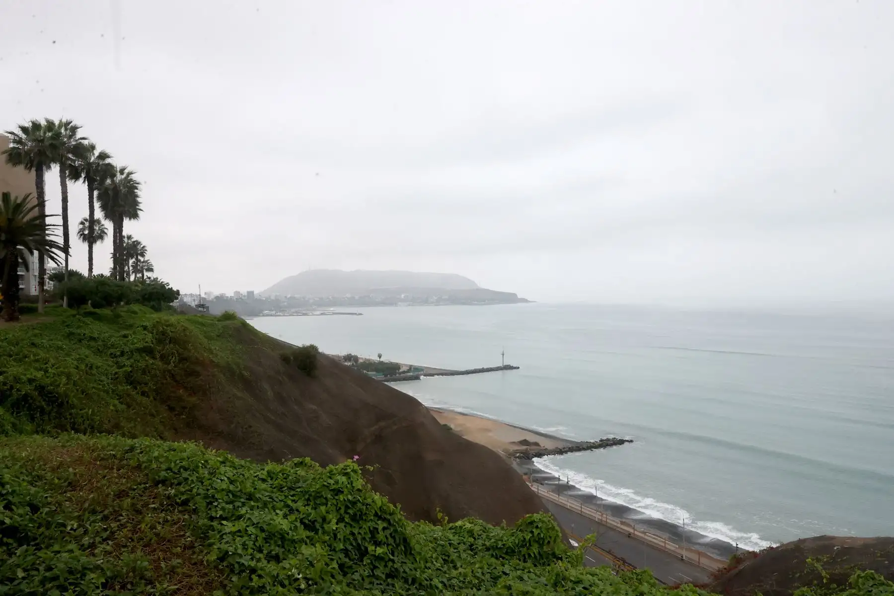 Alerta de tsunami en la costa peruana tras el terremoto de 8.7 grados ocurrido ayer en Kamchatka Rusia. Vista del litoral Limeño, vista desde el distrito de Miraflores. Foto: ANDINA/Melina Mejía