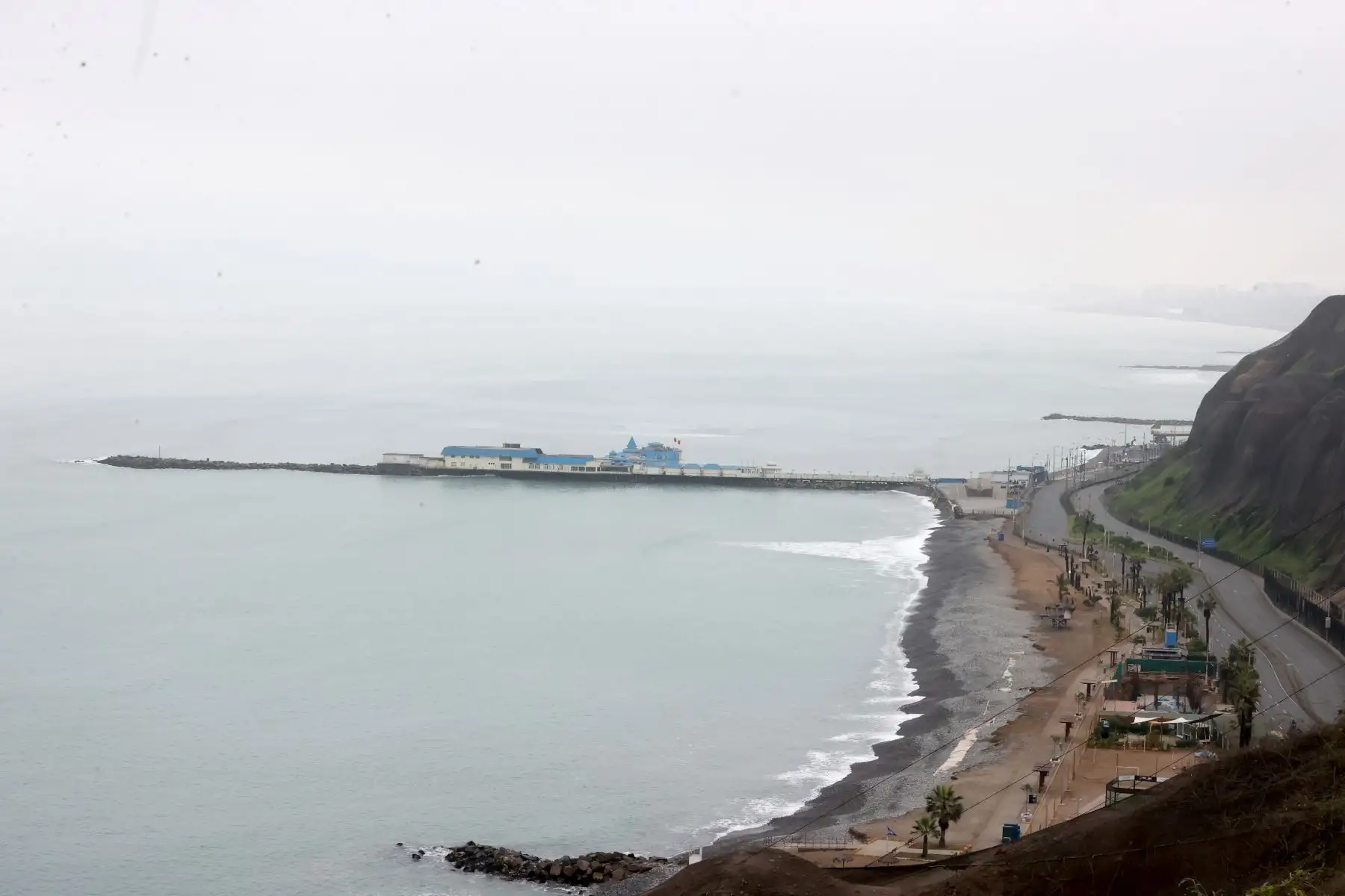Alerta de tsunami en la costa peruana tras el terremoto de 8.7 grados ocurrido ayer en Kamchatka Rusia. Vista del litoral Limeño, vista desde el distrito de Miraflores. Foto: ANDINA/Melina Mejía