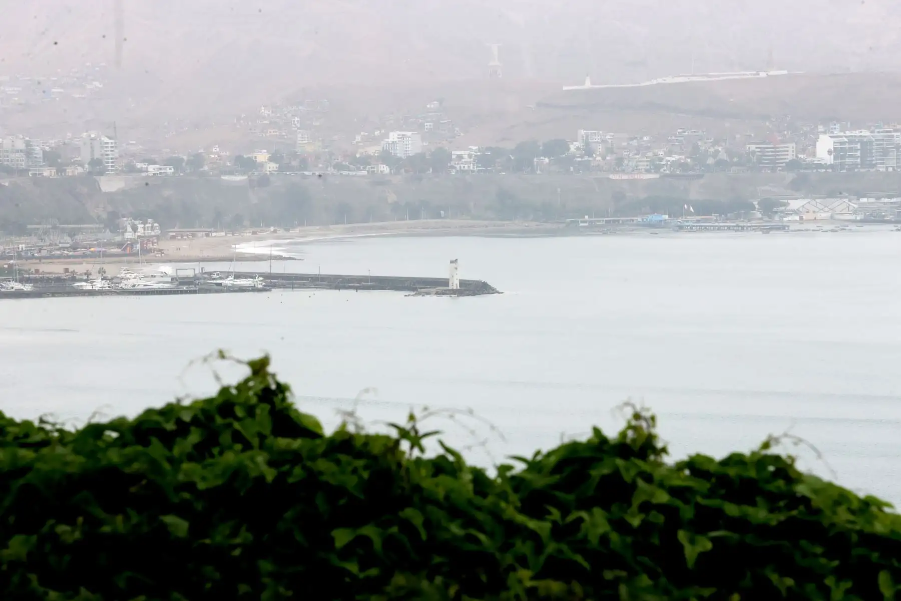 Alerta de tsunami en la costa peruana tras el terremoto de 8.7 grados ocurrido ayer en Kamchatka Rusia. Vista del litoral Limeño, vista desde el distrito de Miraflores. Foto: ANDINA/Melina Mejía