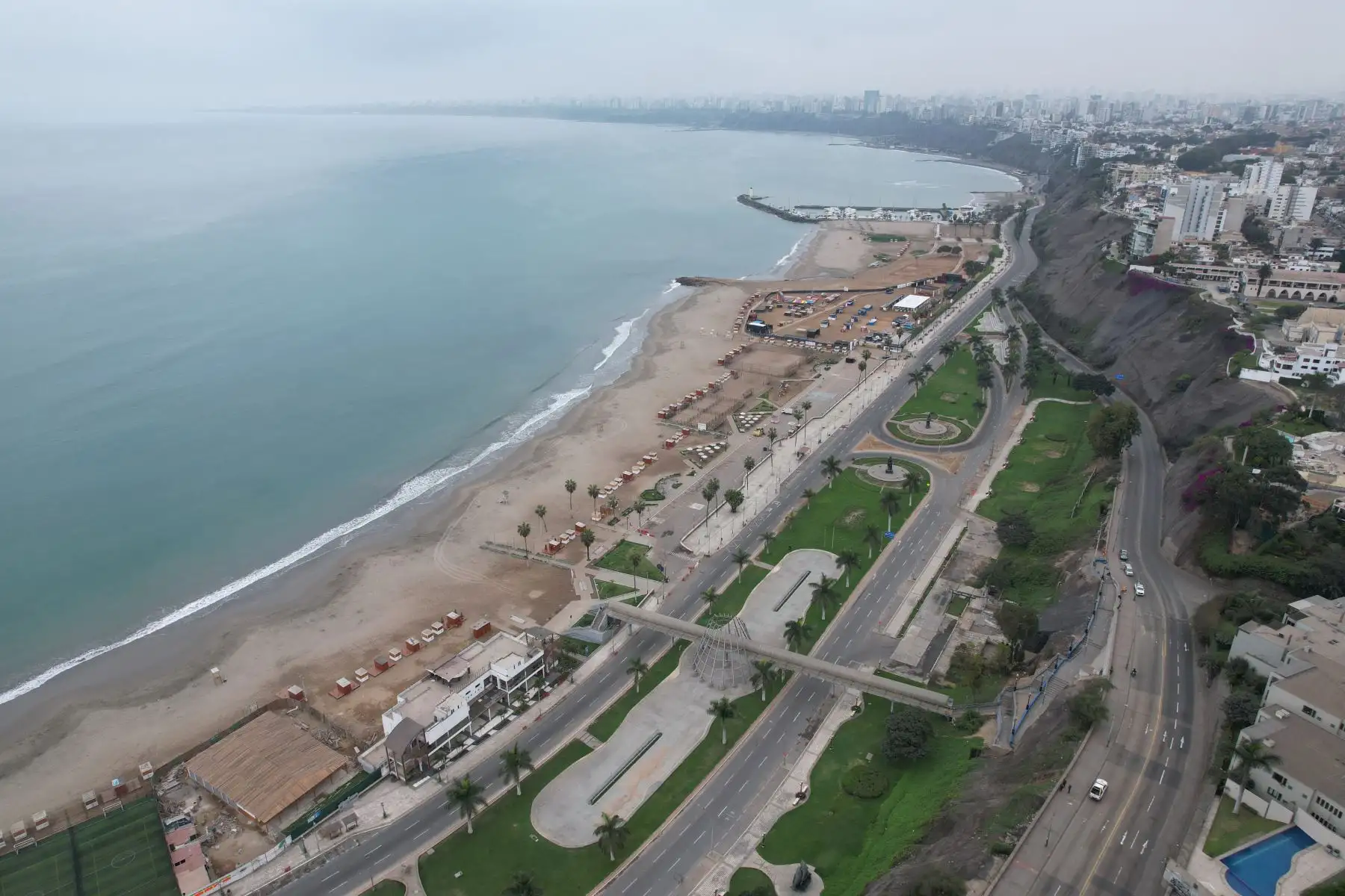 La Municipalidad de Chorrillos, cierra del acceso a playa Agua Dulce (bajada) y el acceso a playa La Herradura La medida aplica desde este momento hasta nueva disposición de las autoridades pertinentes.  Foto: ANDINA/ Municipalidad de Chorrillos