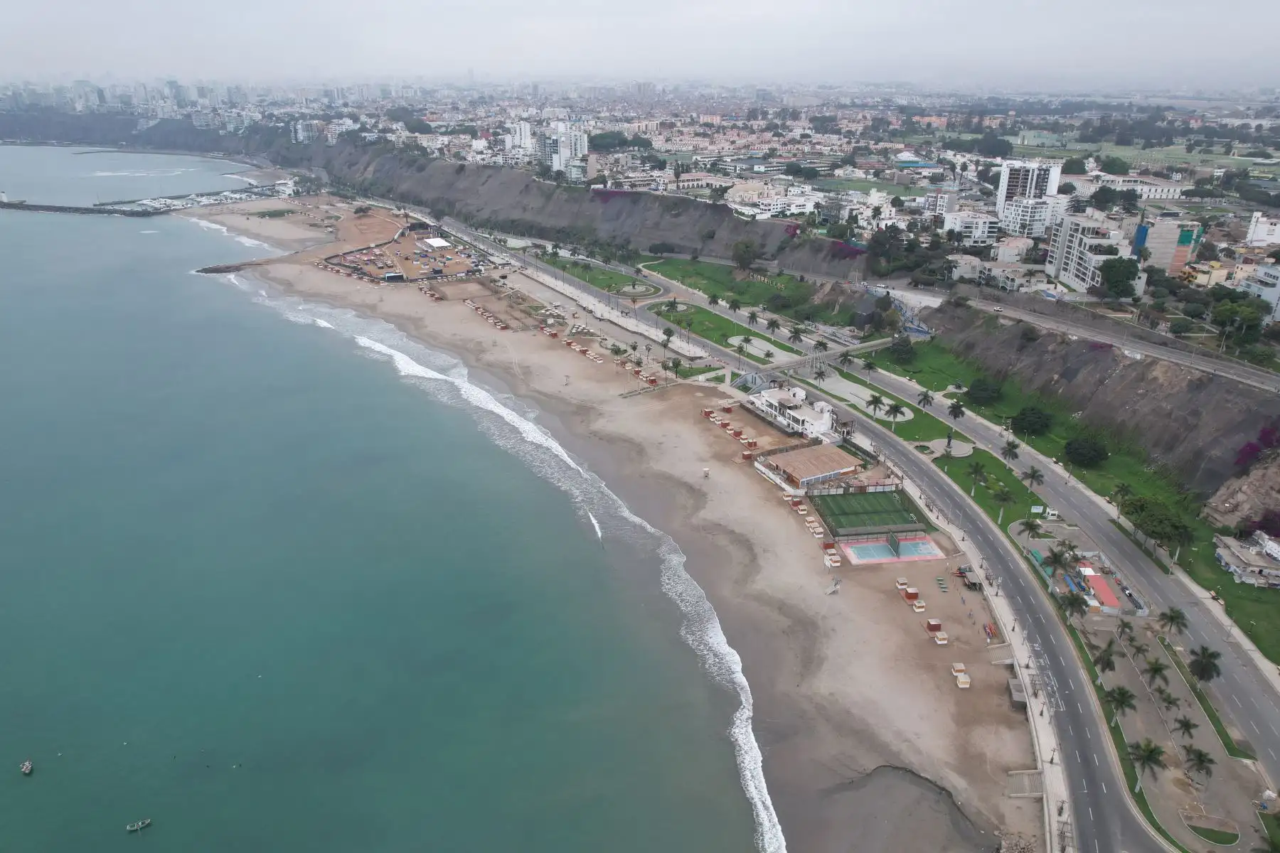 La Municipalidad de Chorrillos, cierra del acceso a playa Agua Dulce (bajada) y el acceso a playa La Herradura La medida aplica desde este momento hasta nueva disposición de las autoridades pertinentes.  Foto: ANDINA/ Municipalidad de Chorrillos