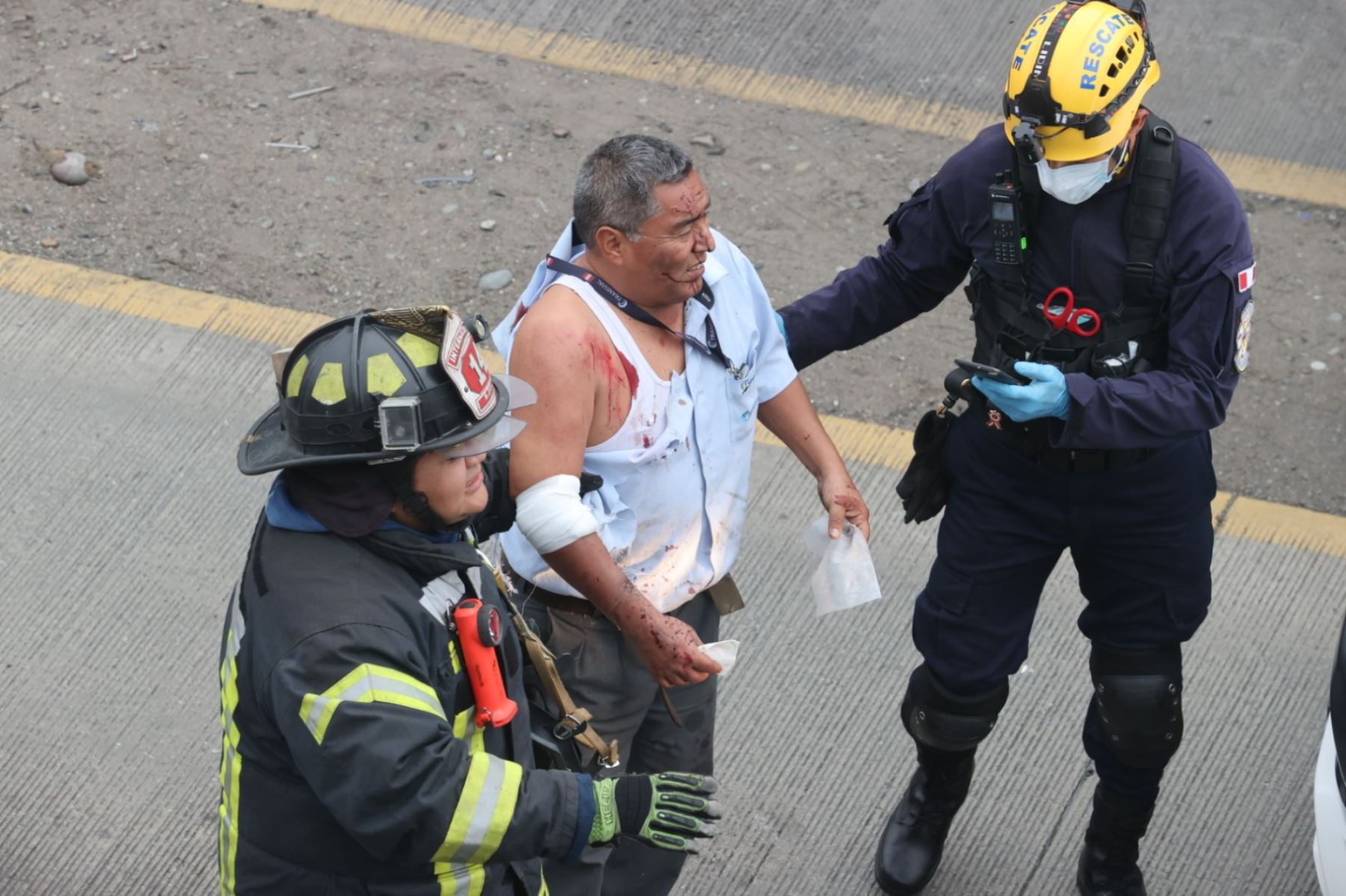 Colisión entre bus y Metropolitano en la avenida Alfonso Ugarte deja tránsito restringido. Foto: ANDINA/Juan Carlos Guzmán