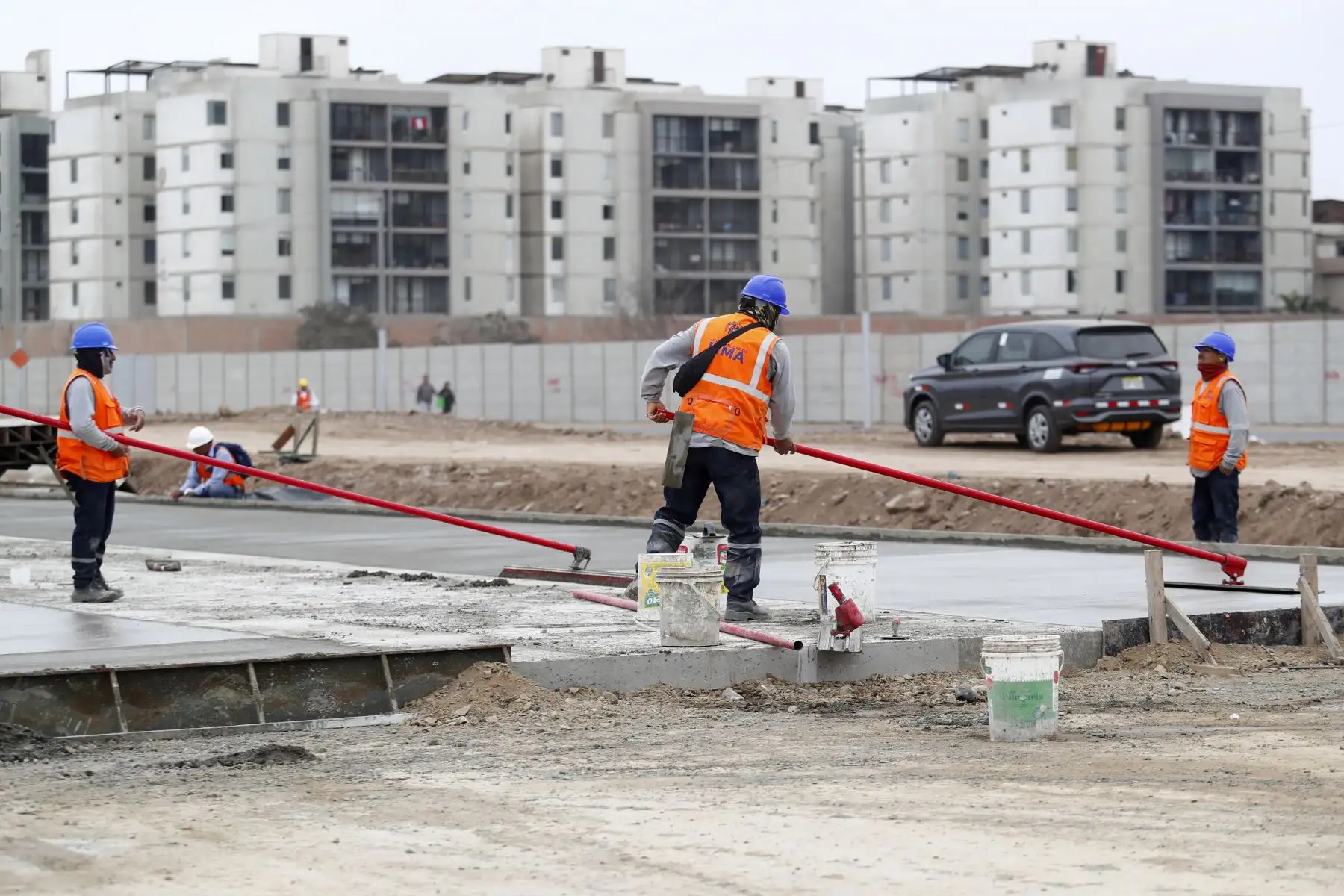 La Municipalidad de Lima presentó el primer tramo de la construcción del nuevo corredor vial de la vía Expresa sur, megaobra de 5 km que logrará la conexión de la vía Expresa hasta la Panamericana sur y además, por primera vez, interconectar con la estación Atocongo de la Línea 1 del Metro de Lima. Foto: ANDINA/Daniel Bracamonte