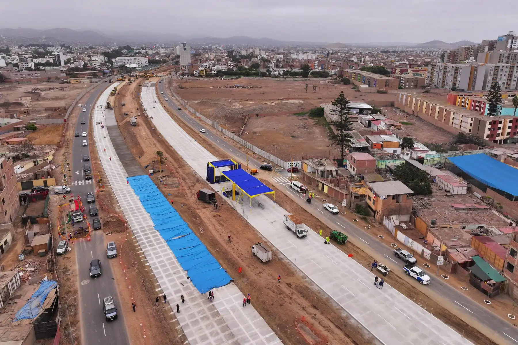 La Municipalidad de Lima presentó el primer tramo de la construcción del nuevo corredor vial de la vía Expresa sur, megaobra de 5 km que logrará la conexión de la vía Expresa hasta la Panamericana sur y además, por primera vez, interconectar con la estación Atocongo de la Línea 1 del Metro de Lima. Foto: ANDINA/Daniel Bracamonte