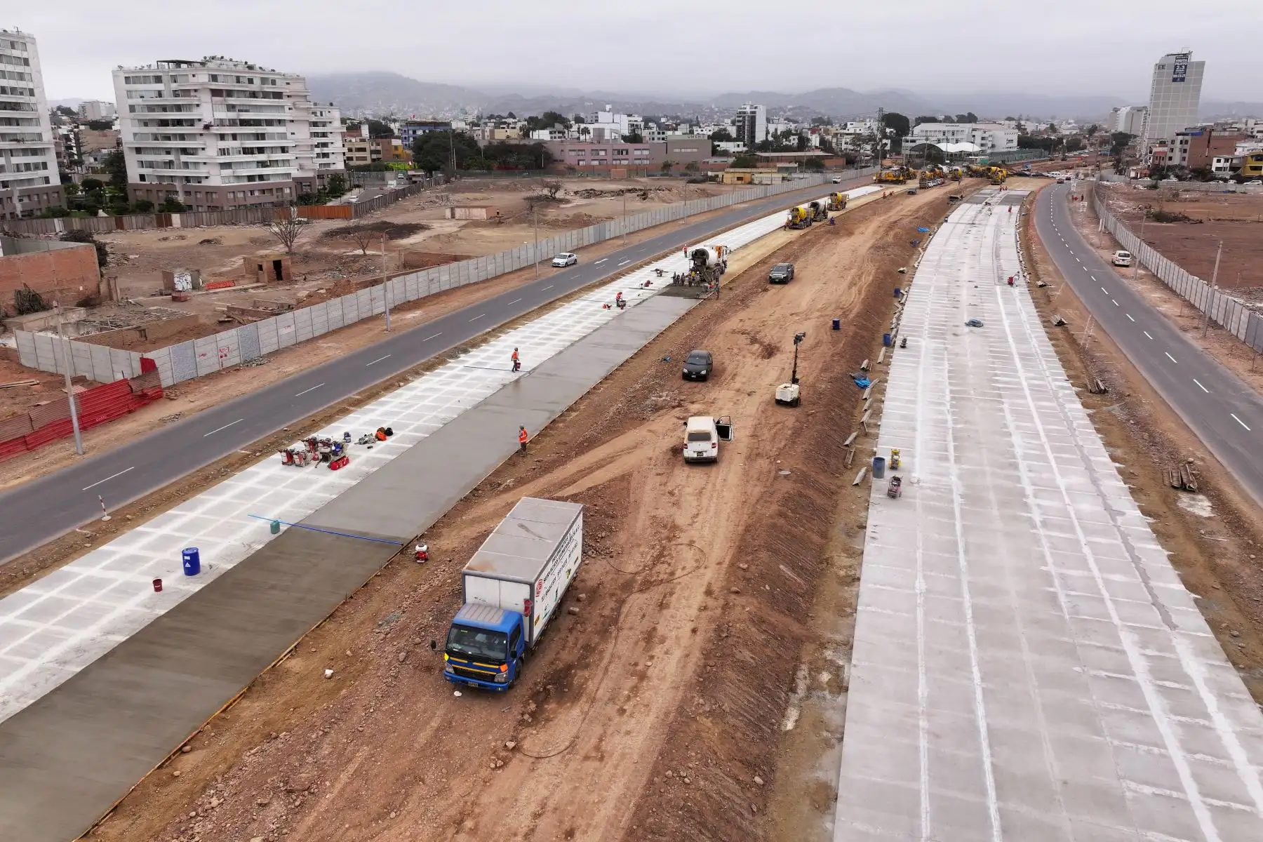 La Municipalidad de Lima presentó el primer tramo de la construcción del nuevo corredor vial de la vía Expresa sur, megaobra de 5 km que logrará la conexión de la vía Expresa hasta la Panamericana sur y además, por primera vez, interconectar con la estación Atocongo de la Línea 1 del Metro de Lima. Foto: ANDINA/Daniel Bracamonte