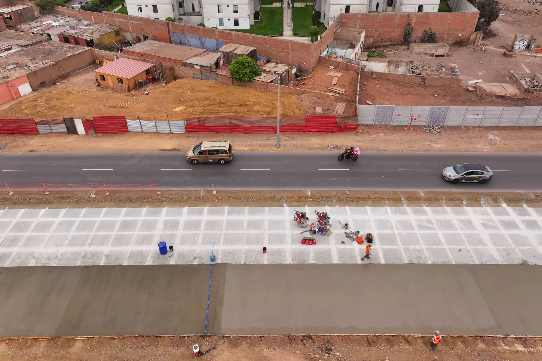 La Municipalidad de Lima presentó el primer tramo de la construcción del nuevo corredor vial de la vía Expresa sur, megaobra de 5 km que logrará la conexión de la vía Expresa hasta la Panamericana sur y además, por primera vez, interconectar con la estación Atocongo de la Línea 1 del Metro de Lima. Foto: ANDINA/Daniel Bracamonte