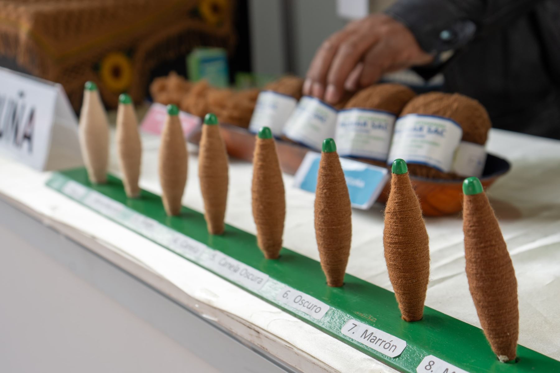  Productores y artesanos de comunidades altoandinas participan en la feria De Nuestras Manos. Foto: SERFOR/Difusión.