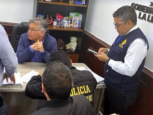 La Quinta Fiscalía Especializada en Delitos de Corrupción de Funcionarios de La Libertad intervino las oficinas del Gobierno Regional de La Libertad para verificar procesos de selección de obras públicas. ANDINA/Difusión