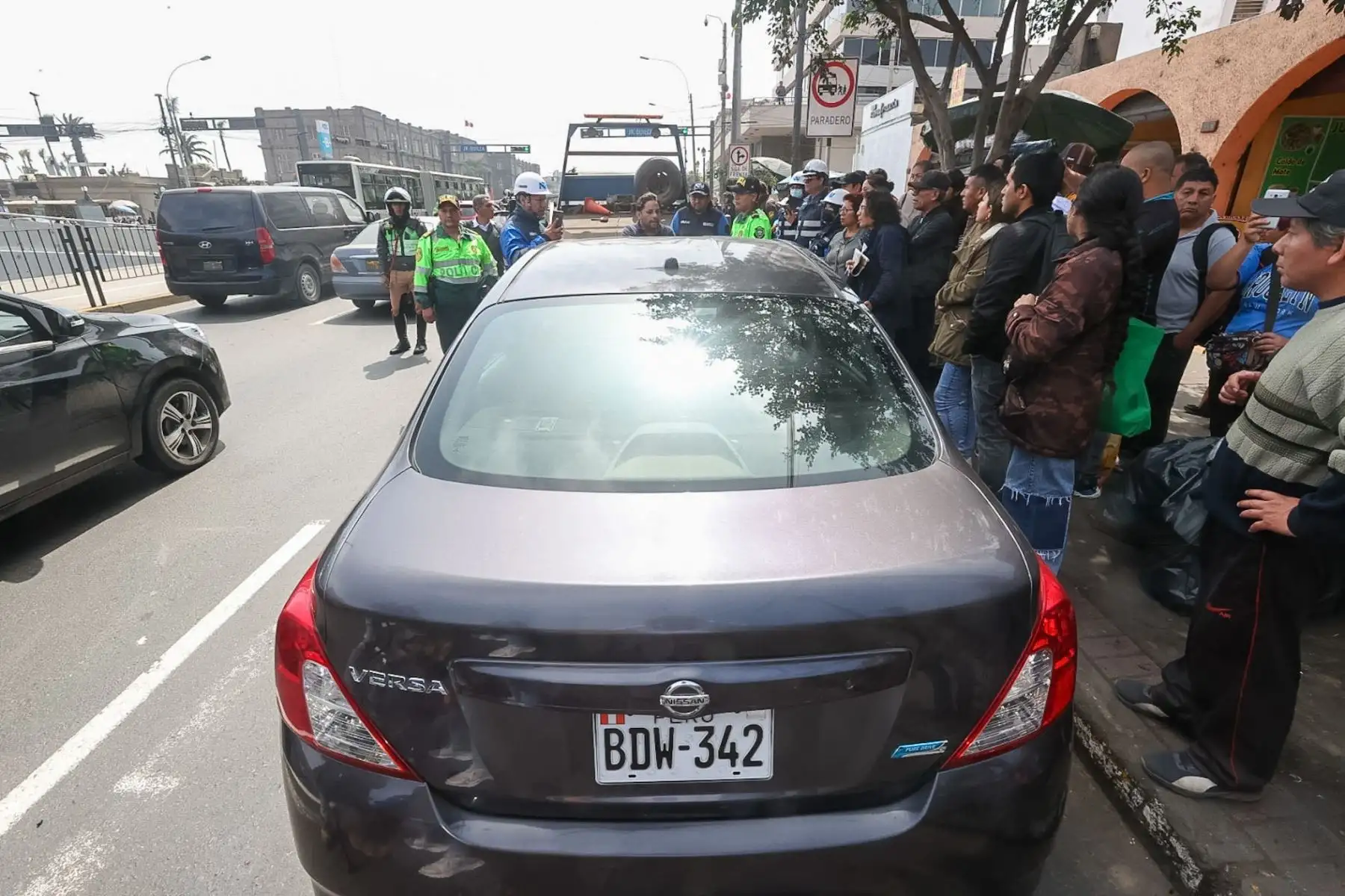 Operativo de la ATU y la Policía Nacional entre las cuadras 7 y 9 de la avenida Alfonso Ugarte a vehículos de transporte de servicio público.

Foto: ANDINA/Juan Carlos Guzmán Negrini