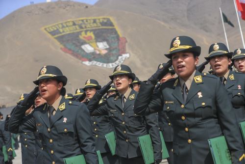 Presidenta Dina Boluarte participa en ceremonia de graduación de suboficiales de la PNP