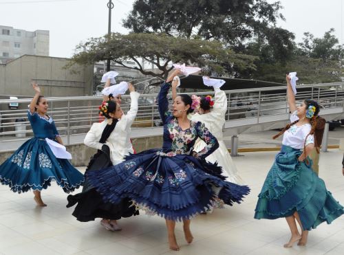 Concurso de Danzas en la URP.