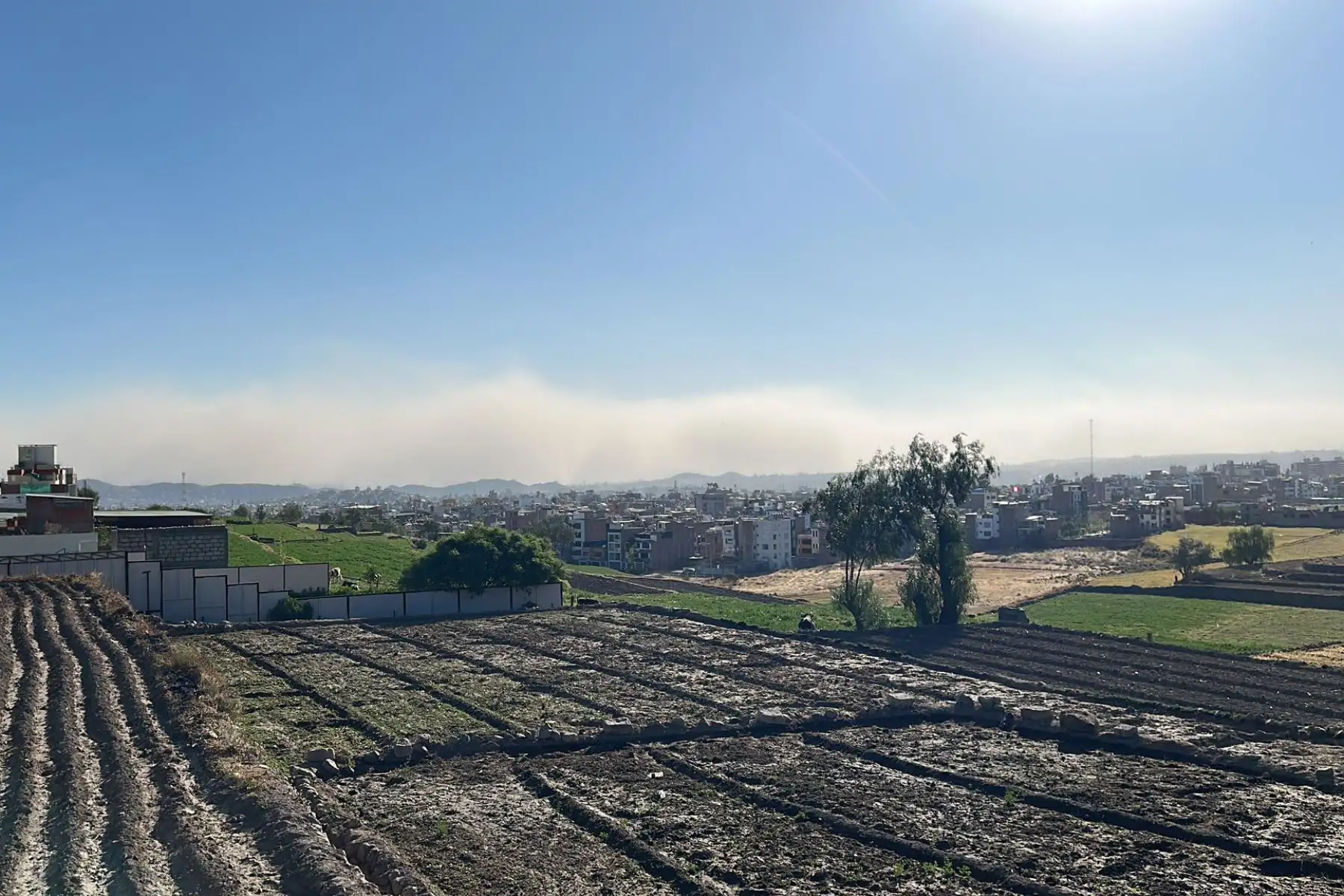 El Gobierno Regional de Arequipa, a través del Centro de Operaciones de Emergencia Regional (COER), informa a la ciudadanía sobre el registro de vientos con levantamiento de polvo en diversos distritos de la región.