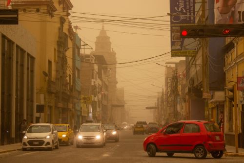 Ica suspende clases presenciales en institutos superiores ante riesgo por vientos paracas