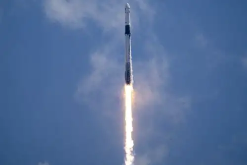 La NASA y SpaceX lanzaron una tripulación de cuatro miembros a la Estación Espacial Internacional (ISS) el viernes para la última expedición de investigación al laboratorio en órbita. Foto: AFP