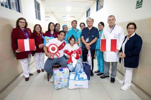 Trillizos se encuentran estables gracias a una intervención oportuna de los médicos del hospital Guillermo Almenara. Foto: ANDINA/Difusión