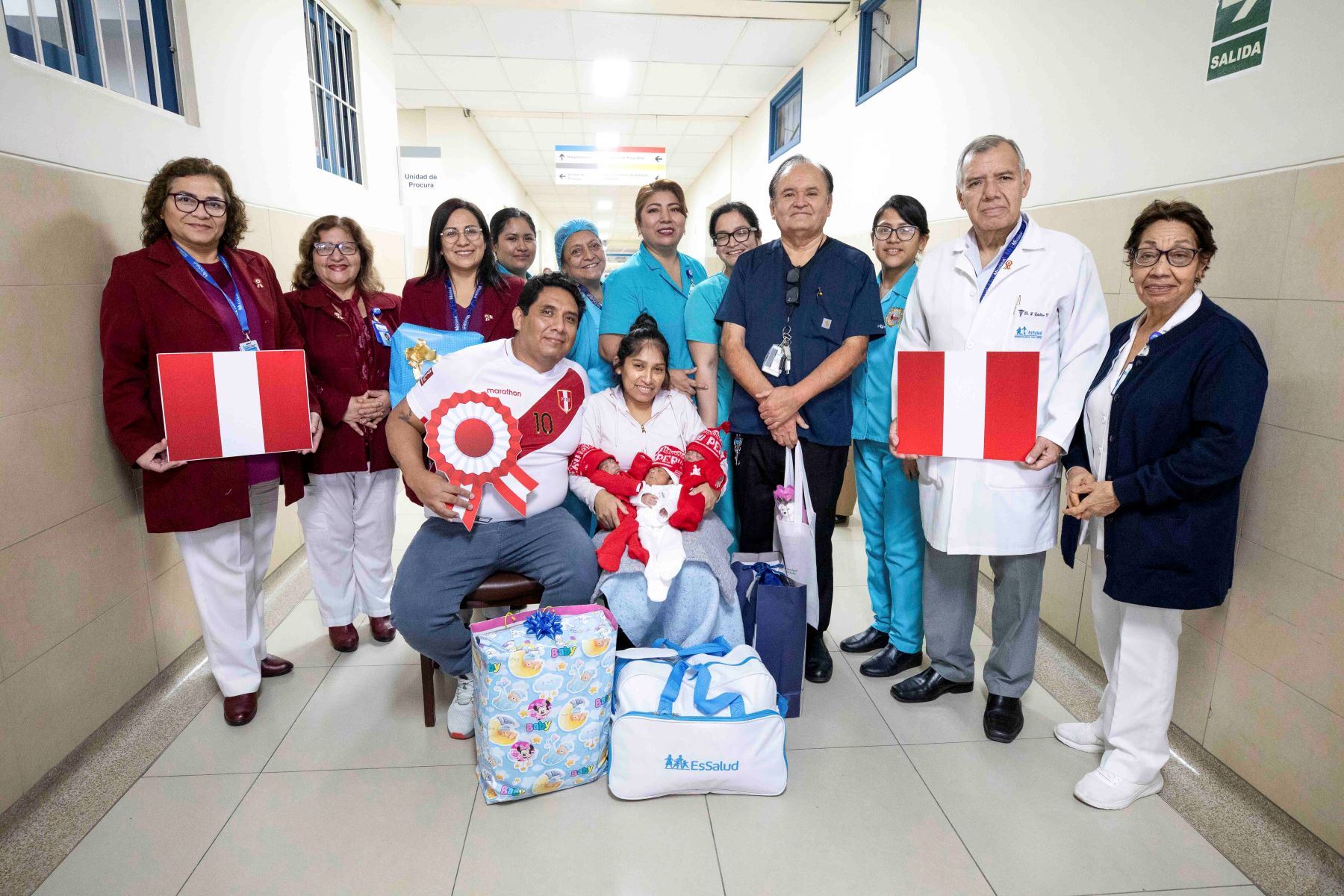 Trillizos se encuentran estables gracias a una intervención oportuna de los médicos del hospital Guillermo Almenara. Foto: ANDINA/Difusión