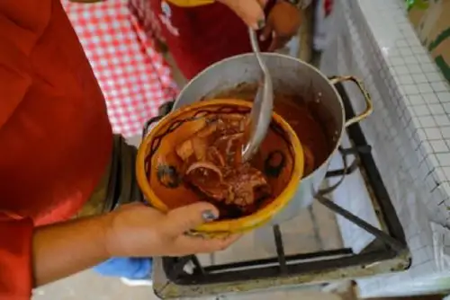 La realización del Festival de Abodo Caymeño coincide con la celebración del Día Nacional del Adobo de Chancho, que desde este año se celebrará el primer domingo del mes de agosto.