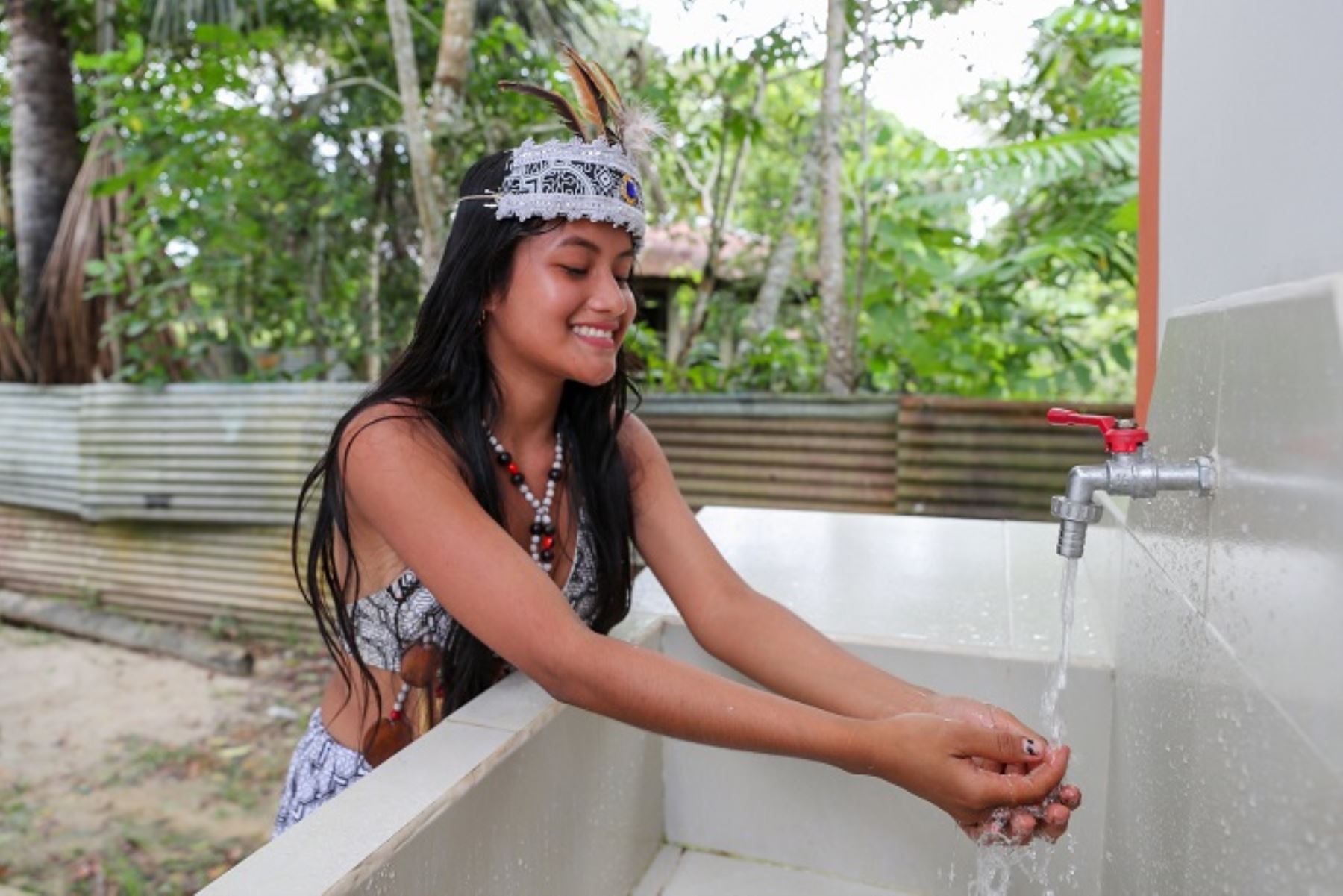 La obra contempló la instalación de 33 conexiones de agua potable y 29 Unidades Básicas de Saneamiento (UBS) tipo compostera, garantizando condiciones adecuadas de salubridad.