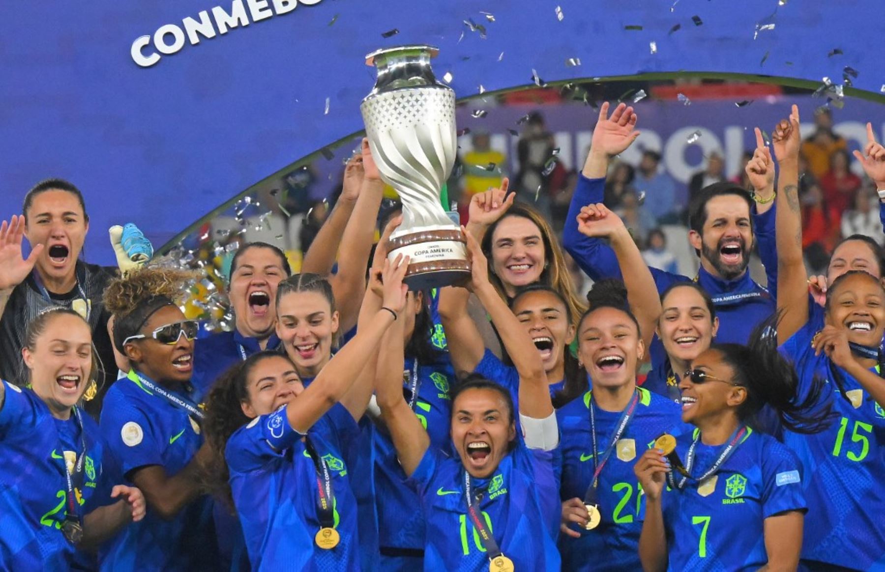Marta sigue liderando a Brasil en el fútbol femenino