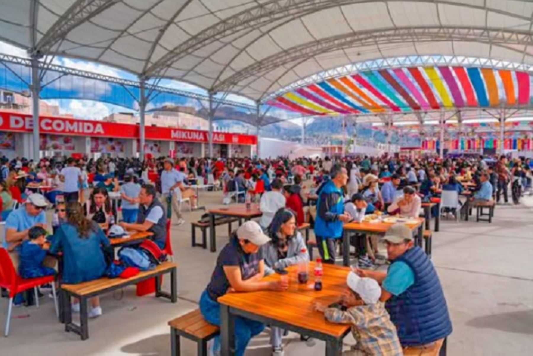 La feria reunió a 230 expositores, entre productores agroindustriales, artesanos y empresarios gastronómicos.