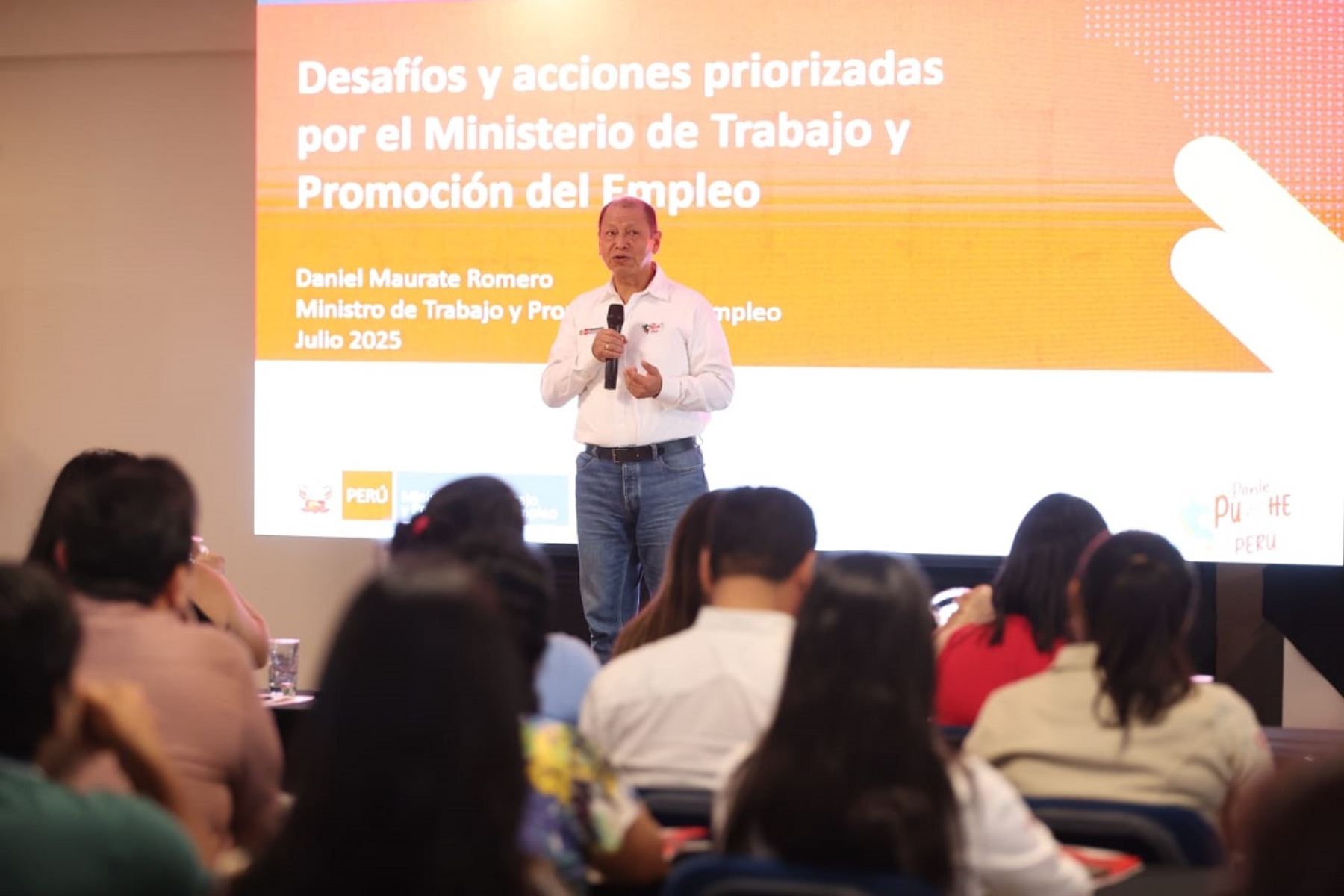 Ministro de Trabajo y Promoción del Empleo, Daniel Maurate Romero, invocó a los empresarios de la región Ucayali a fortalecer su capital humano y los servicios gratuitos de capacitación laboral que brinda el Estado. Foto: Cortesía.