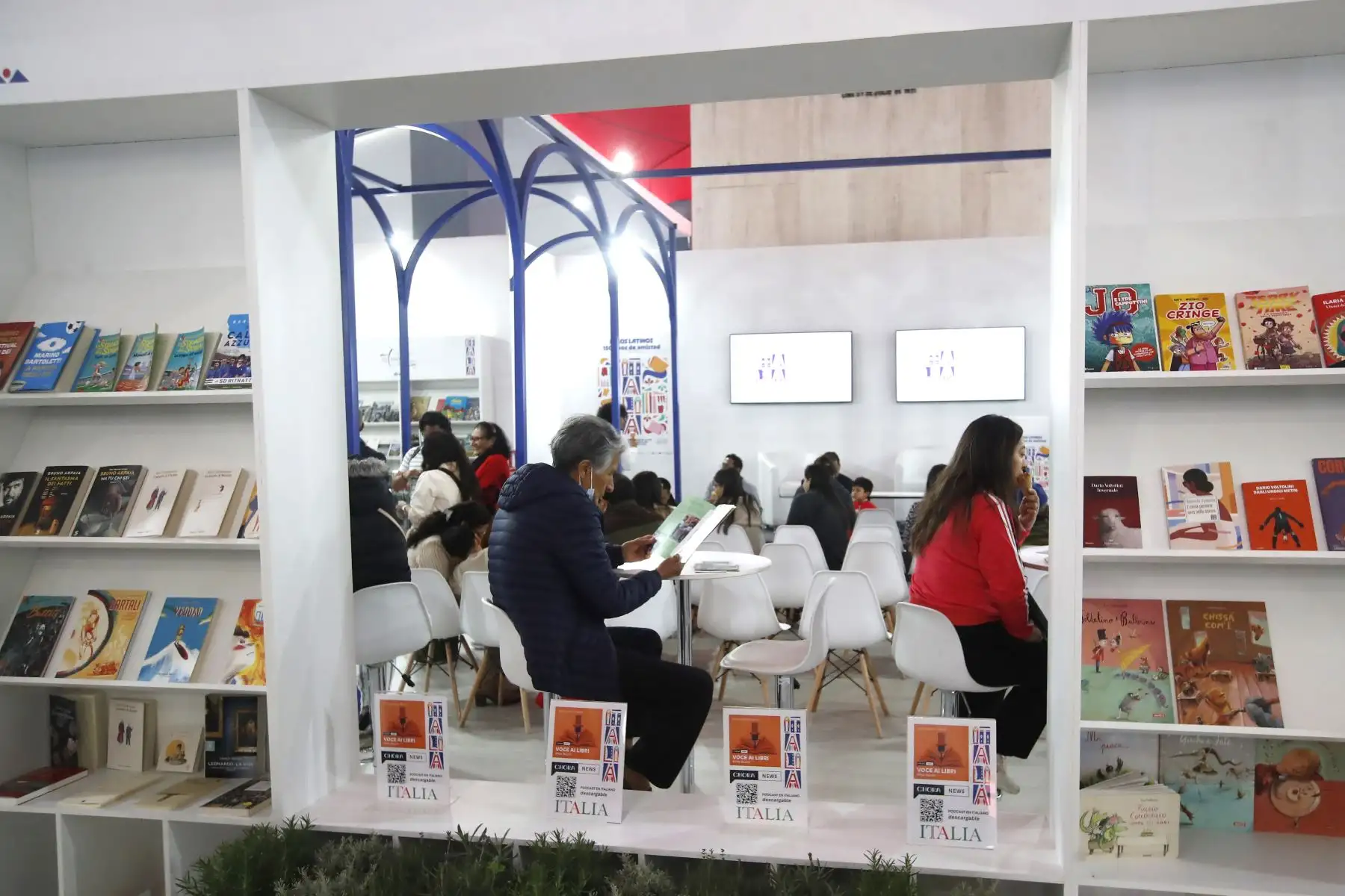 Italia es el país invitado  en la Feria Internacional del Libro FIL Lima 2025, la cual cuenta con una variada oferta de libros, entre otros productos artísticos.
 Foto: ANDINA/Eddy Ramos