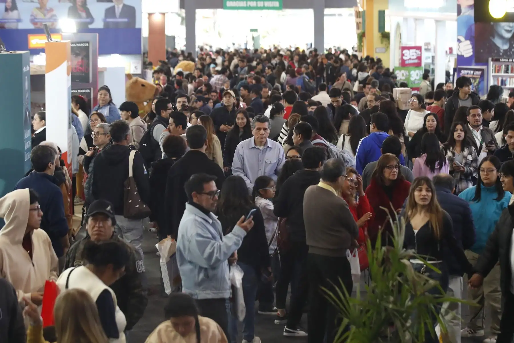 Italia es el país invitado  en la Feria Internacional del Libro FIL Lima 2025, la cual cuenta con una variada oferta de libros, entre otros productos artísticos.
 Foto: ANDINA/Eddy Ramos