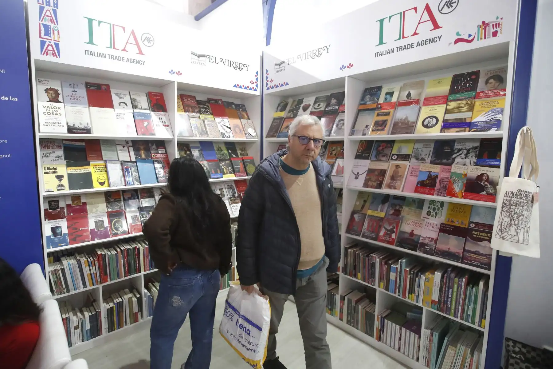 Italia es el país invitado  en la Feria Internacional del Libro FIL Lima 2025, la cual cuenta con una variada oferta de libros, entre otros productos artísticos.
 Foto: ANDINA/Eddy Ramos