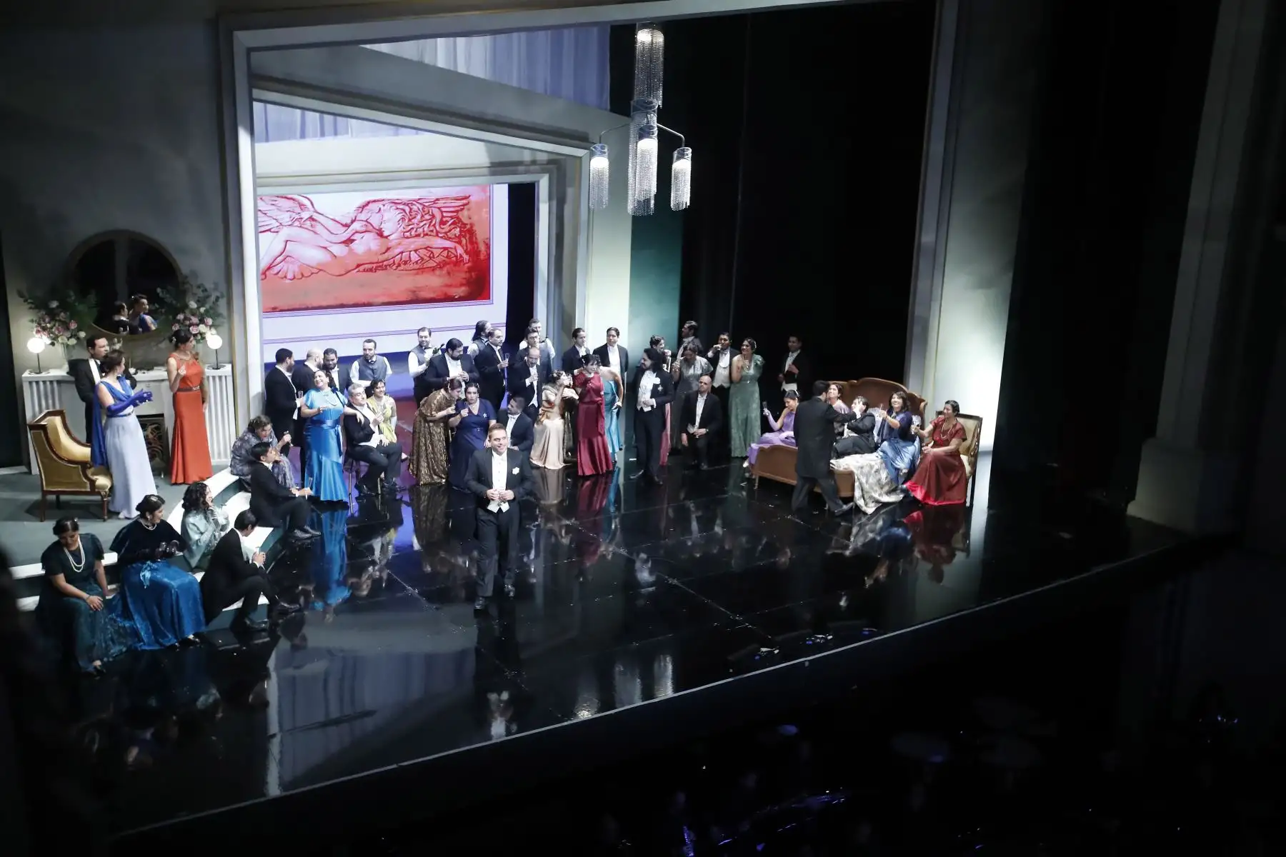 El elenco internacional está encabezado por Julia Muzychenko-Greenhalgh (Rusia), en el papel de Violetta, cuyo color de voz cubre lo dramático, lo lírico y lo ligero exigido por esta partitura.
Foto: ANDINA/ Eddy Ramos