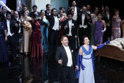 Teatro Municipal de Lima presenta "La Traviata" que cautiva al público limeño