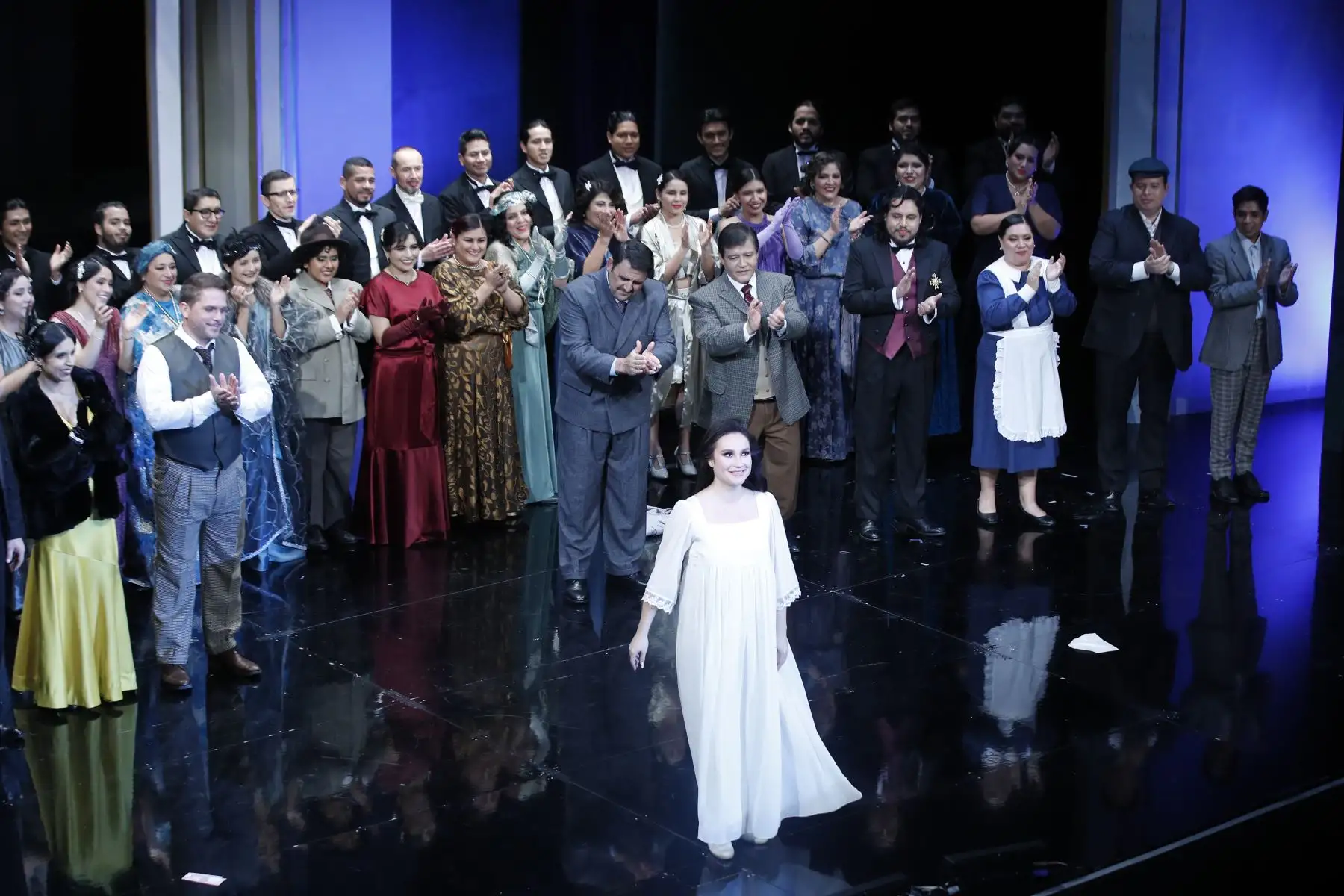 Lima vibra con “La Traviata” del compositor italiano Giuseppe Verdi como parte de la temporada de ópera, zarzuela y conciertos líricos de talla internacional en el Teatro Municipal Lima y Teatro Segura. 
Foto: ANDINA/Eddy Ramos
