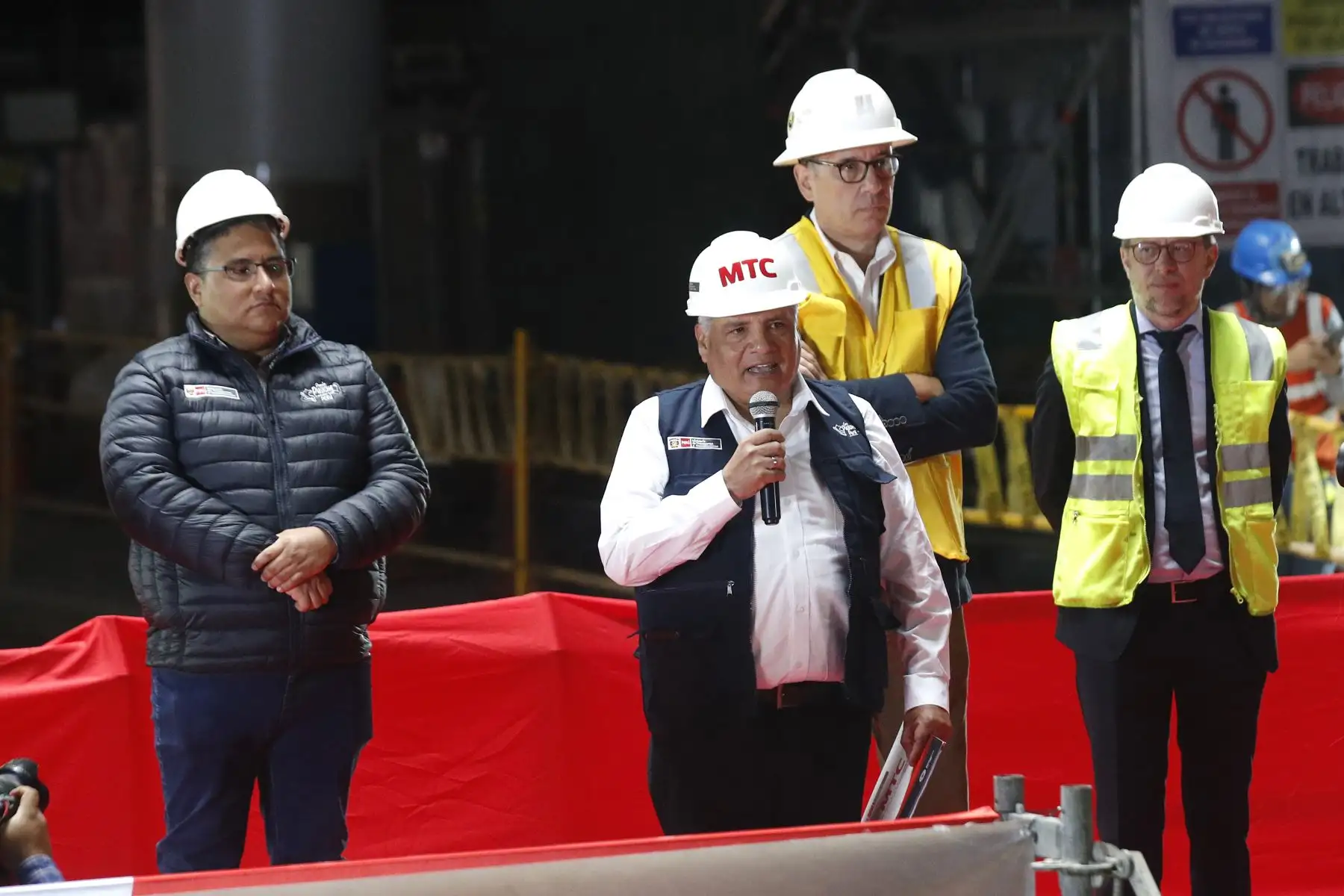 La tuneladora “Delia”, nombrada así en honor Delia Tasaico del Pino, la primera ingeniera de minas del Perú, llegó a la estación La Alborada, en el Cercado de Lima, tras avanzar cerca de 9 kilómetros como parte de las obras de la Línea 2 del Metro de Lima y Callao.
Foto: ANDINA/Eddy Ramos