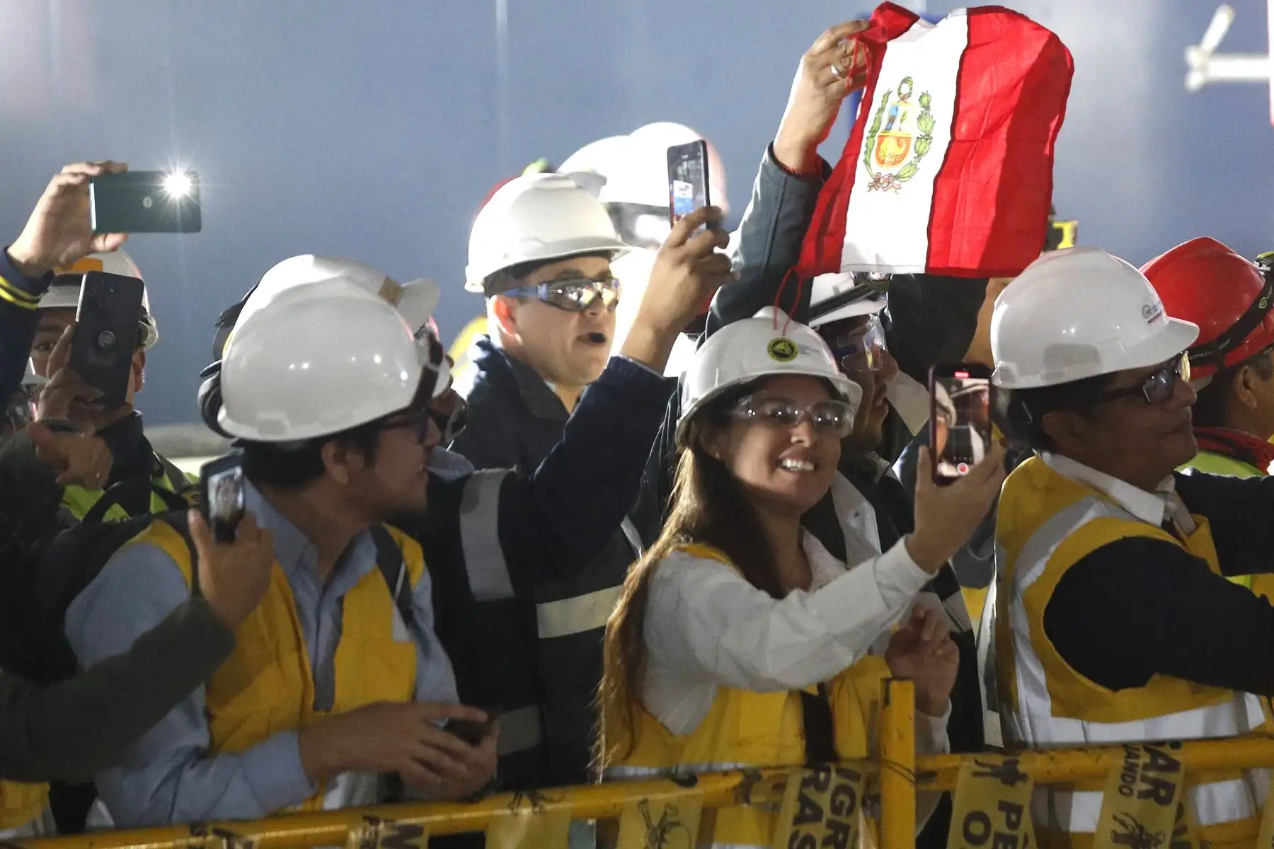 La tuneladora “Delia”, nombrada así en honor Delia Tasaico del Pino, la primera ingeniera de minas del Perú, llegó a la estación La Alborada, en el Cercado de Lima, tras avanzar cerca de 9 kilómetros como parte de las obras de la Línea 2 del Metro de Lima y Callao.
Foto: ANDINA/Eddy Ramos