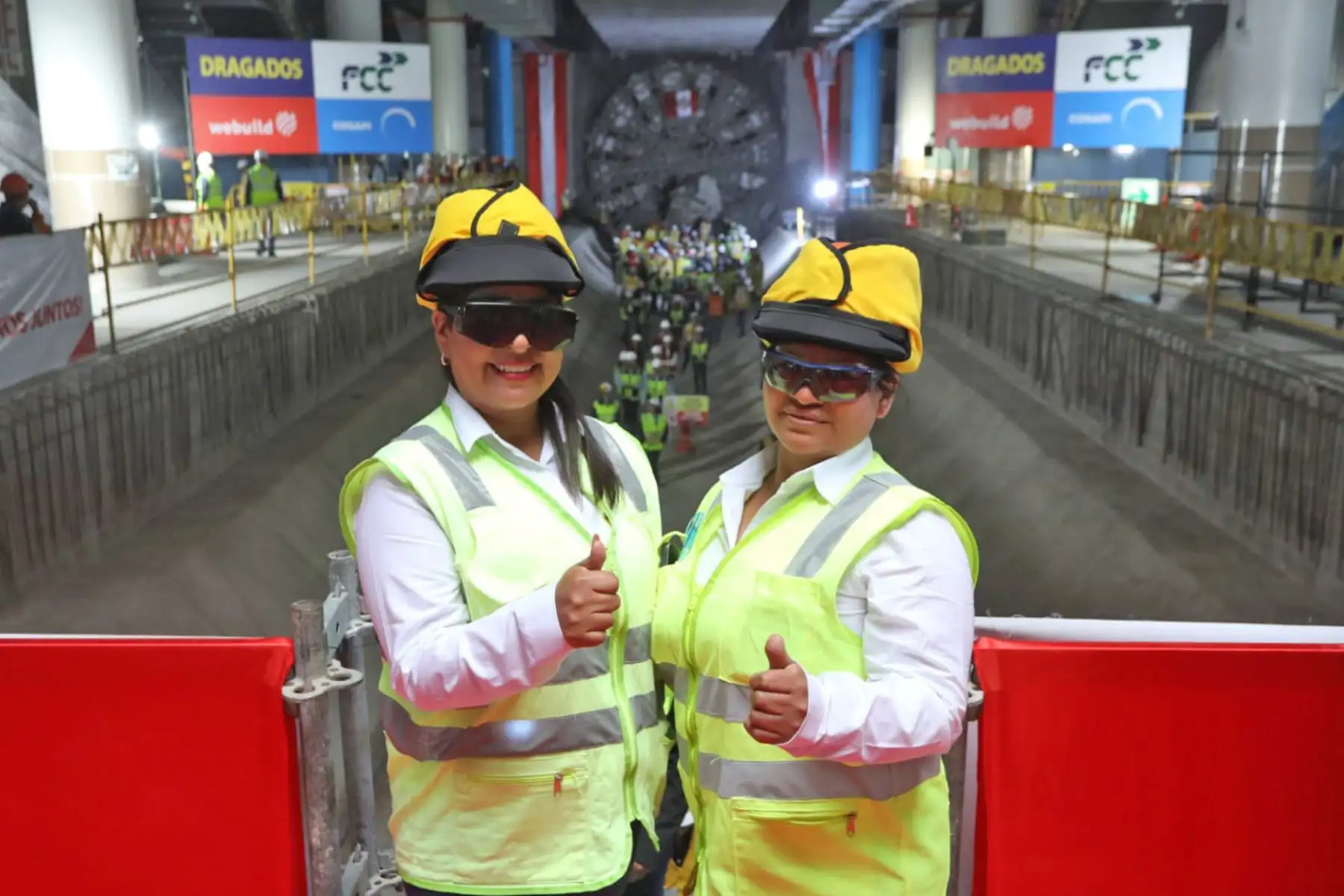 La tuneladora “Delia”, nombrada así en honor Delia Tasaico del Pino, la primera ingeniera de minas del Perú, llegó a la estación La Alborada, en el Cercado de Lima, tras avanzar cerca de 9 kilómetros como parte de las obras de la Línea 2 del Metro de Lima y Callao.
Foto: MTC