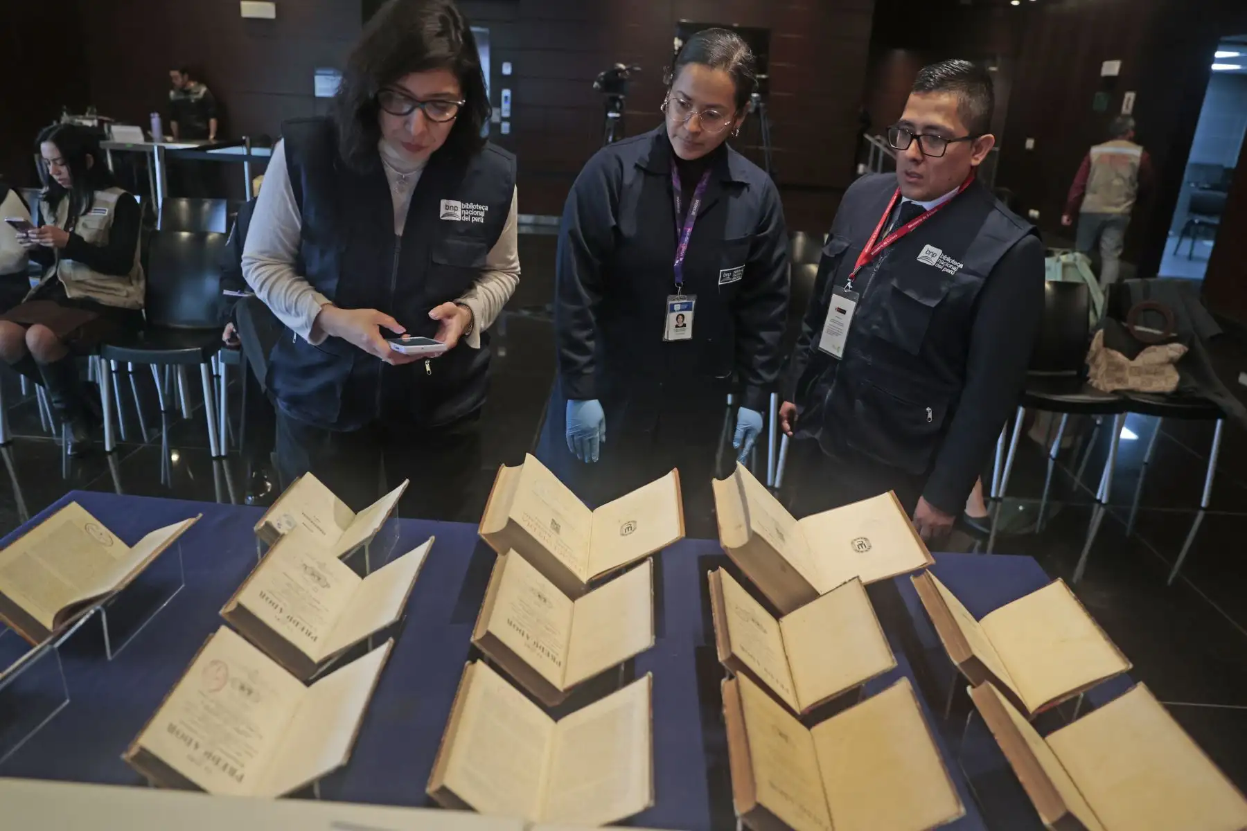 Desde la sede principal de la Biblioteca Nacional del Perú en San Borja, se presentaron setenta bienes bibliográficos del Perú recuperados, integrantes del Patrimonio Cultural de la Nación.
Foto: ANDINA/Vidal Tarqui