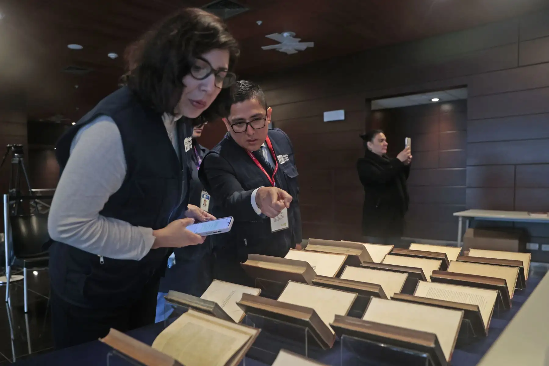 Desde la sede principal de la Biblioteca Nacional del Perú en San Borja, se presentaron setenta bienes bibliográficos del Perú recuperados, integrantes del Patrimonio Cultural de la Nación.
Foto: ANDINA/Vidal Tarqui