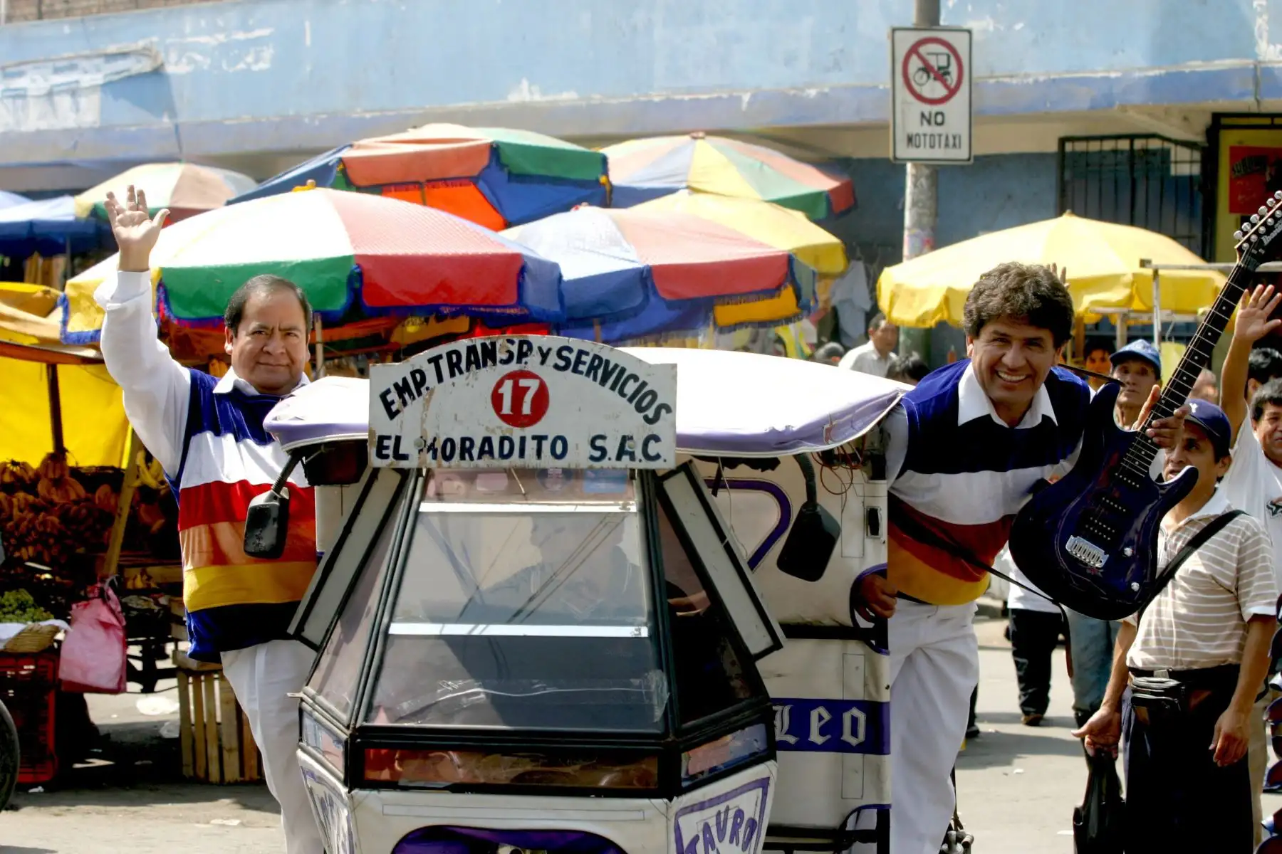 Mayo 2007 Julio Edmundo Simeón Salguerán "Chapulin El Dulce" junto a Jaime Moreyra, fundadores de los Shapis . Foto: ANDINA/archivo