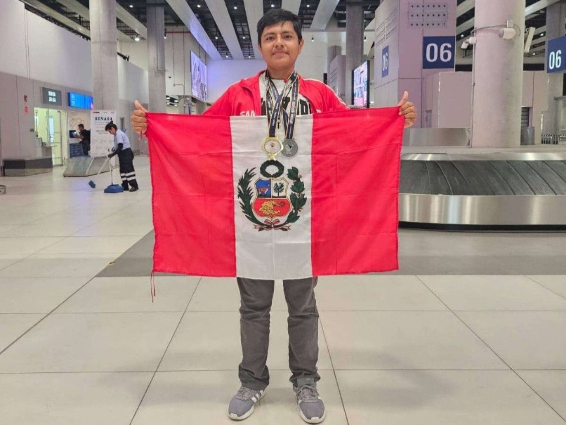 Con solo 16 años, el estudiante Lucas Guarniz Chávez logró una hazaña que llena de orgullo a  Áncash y a todo el Perú: obtener la medalla de oro en la Olimpiada Copérnico 2025 celebrado en EE. UU. ANDINA/Difusión